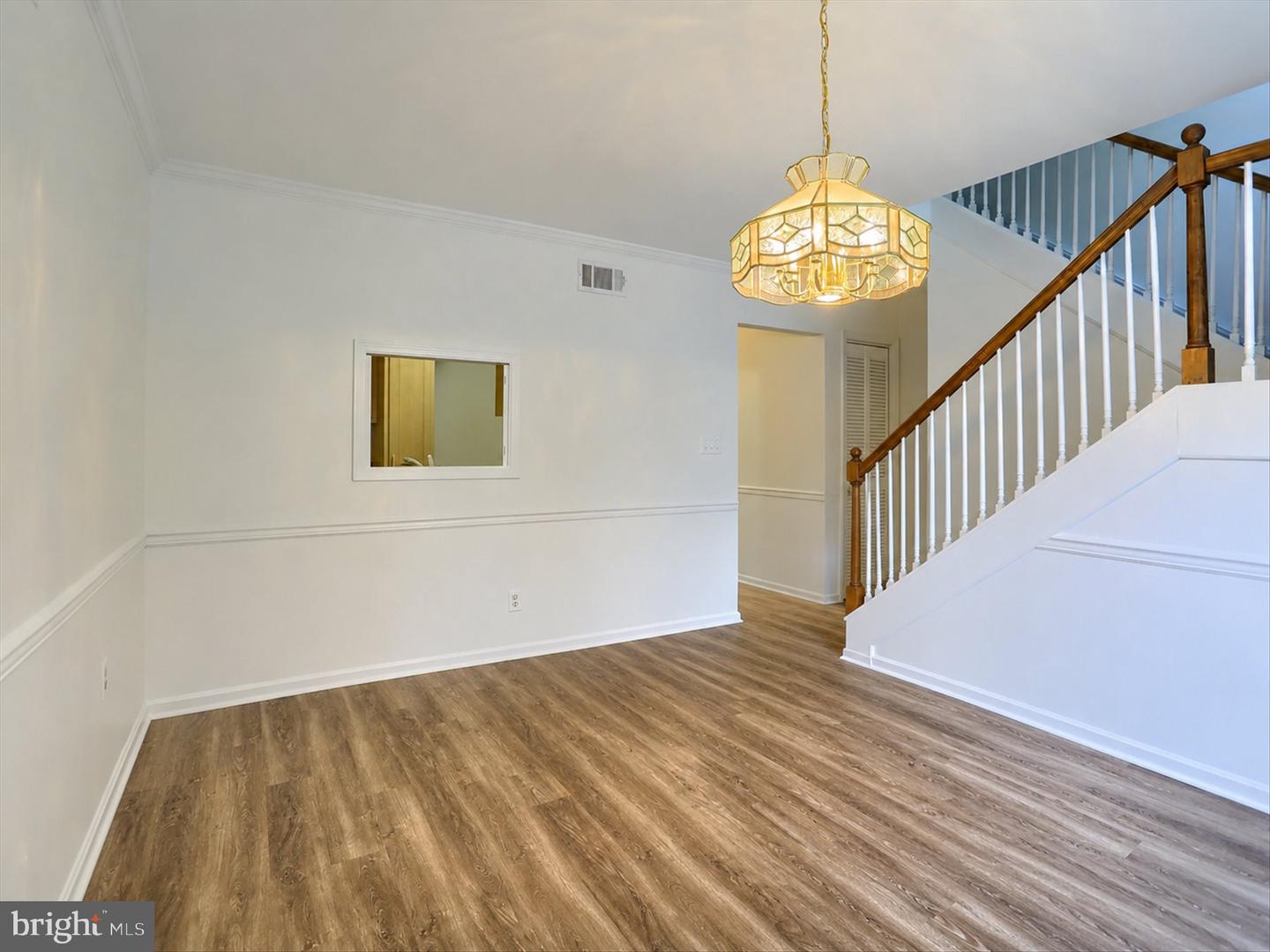 18 Fairfax Vlg Property Photo 5