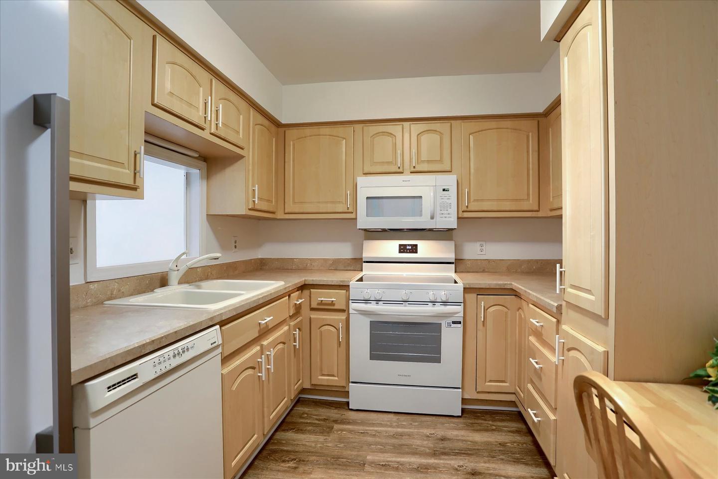 18 Fairfax Vlg Property Photo 6
