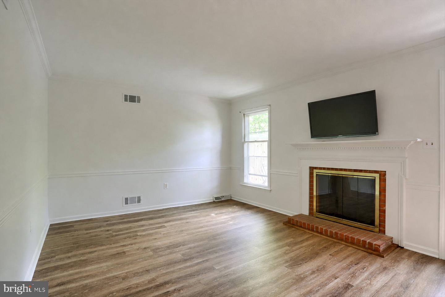 18 Fairfax Vlg Property Photo 7