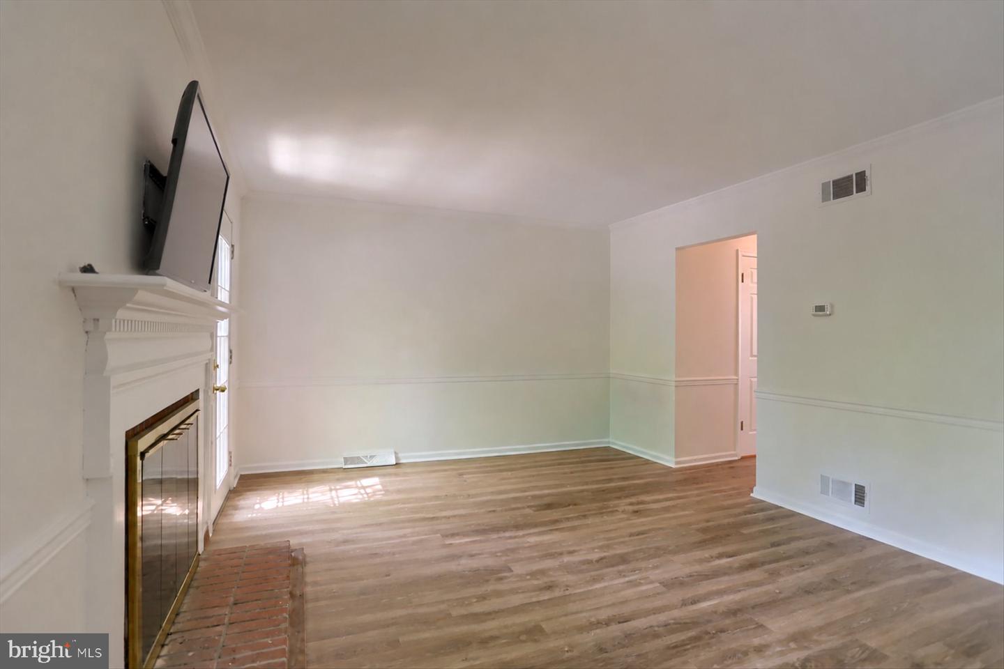 18 Fairfax Vlg Property Photo 9