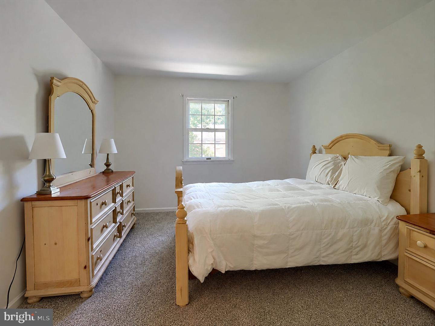 18 Fairfax Vlg Property Photo 12