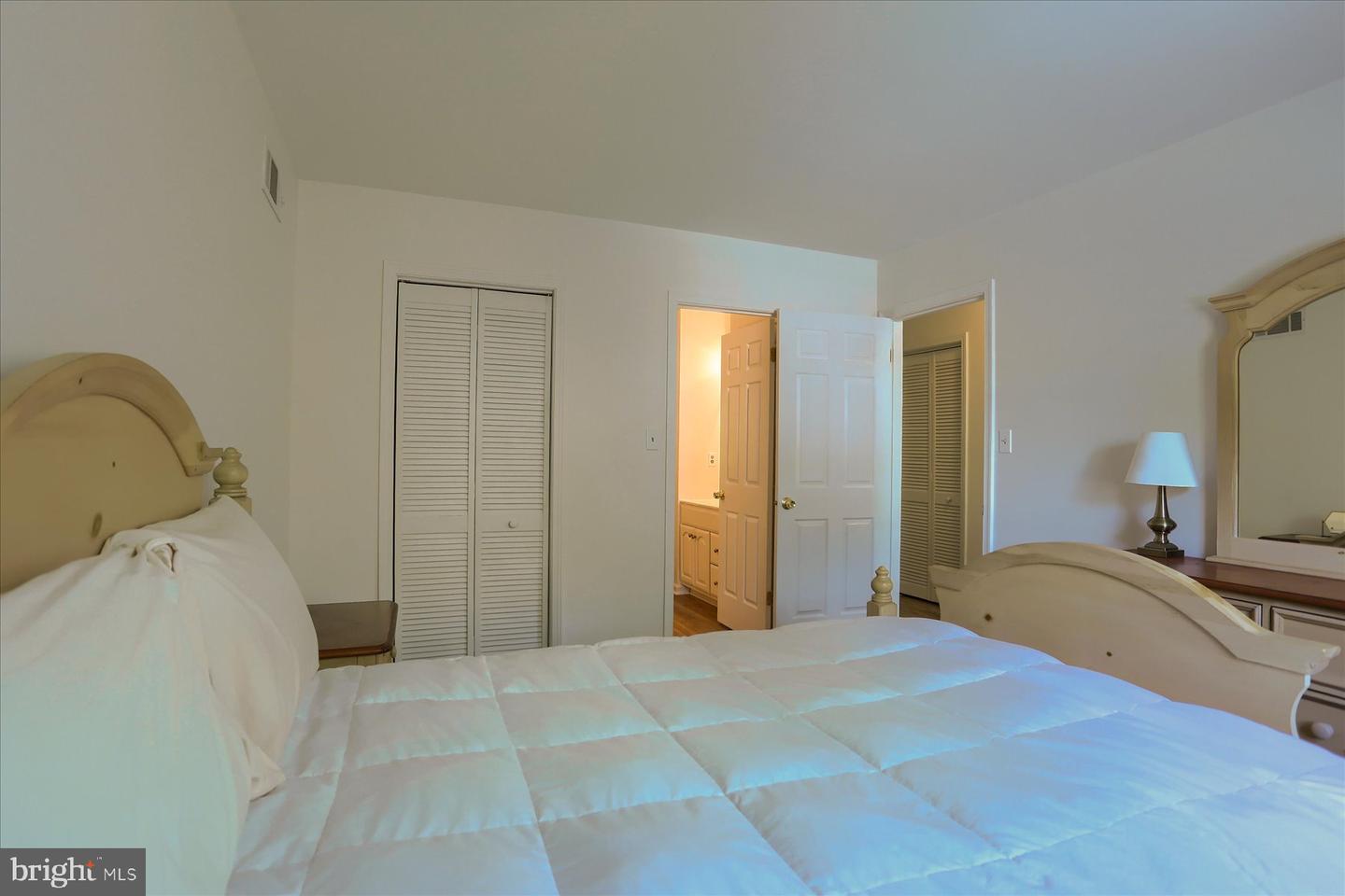 18 Fairfax Vlg Property Photo 13