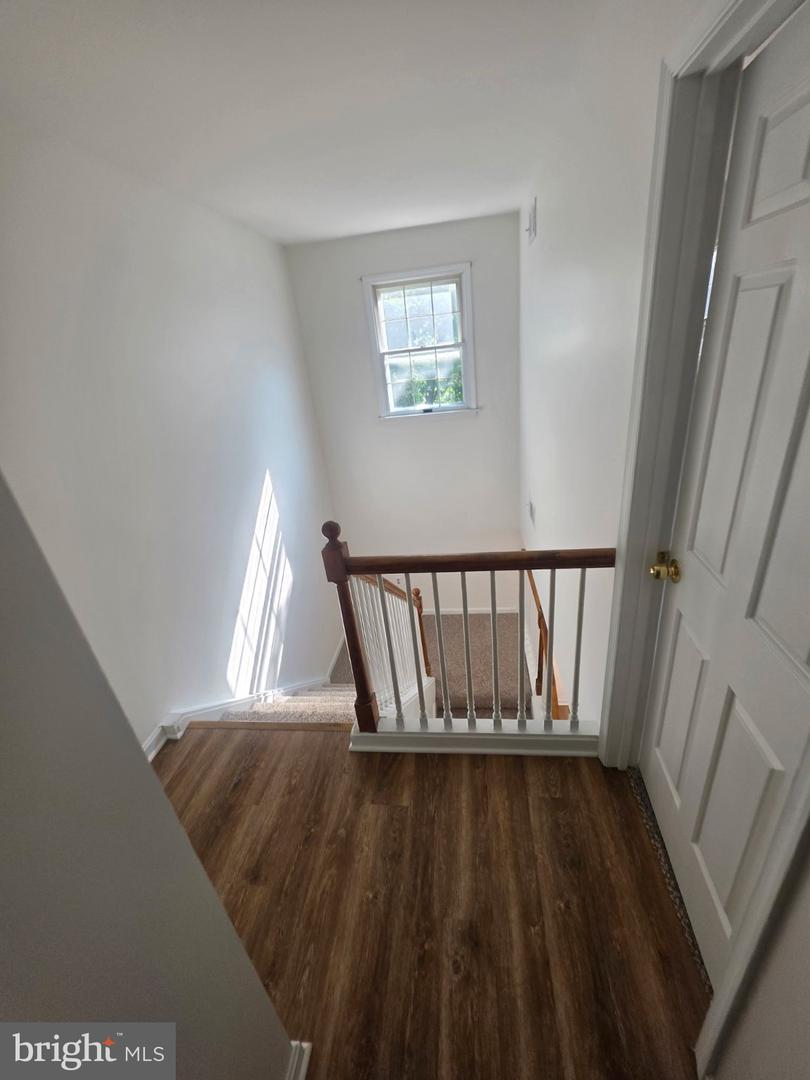 18 Fairfax Vlg Property Photo 13