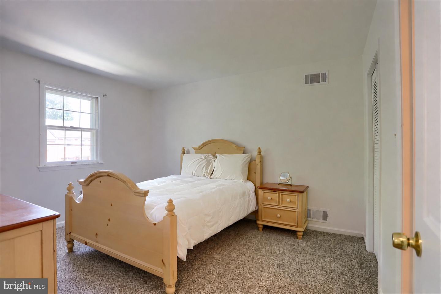 18 Fairfax Vlg Property Photo 14