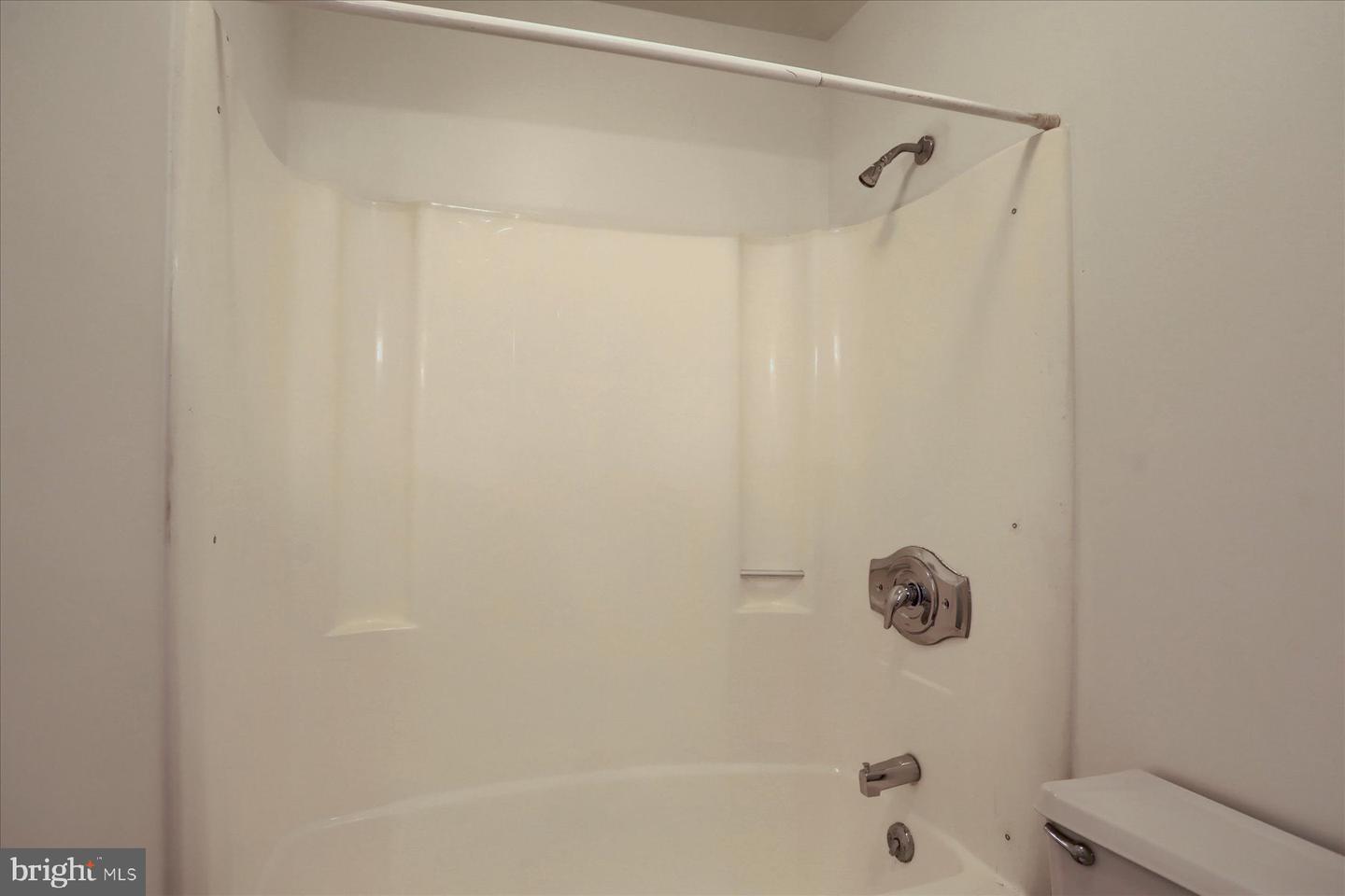 18 Fairfax Vlg Property Photo 15