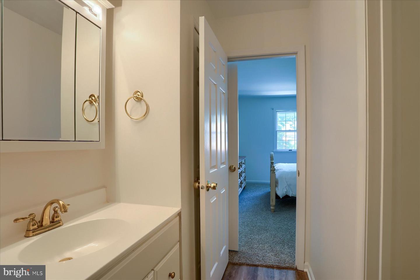18 Fairfax Vlg Property Photo 16