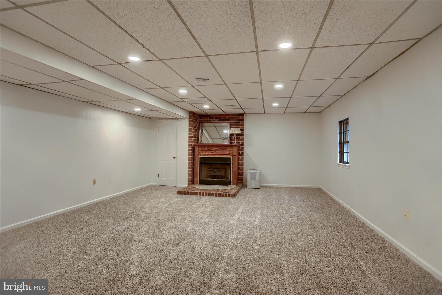 18 Fairfax Vlg Property Photo 20