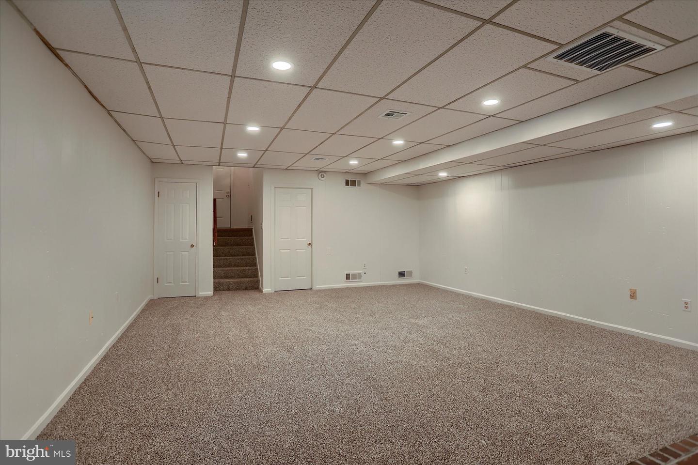 18 Fairfax Vlg Property Photo 21