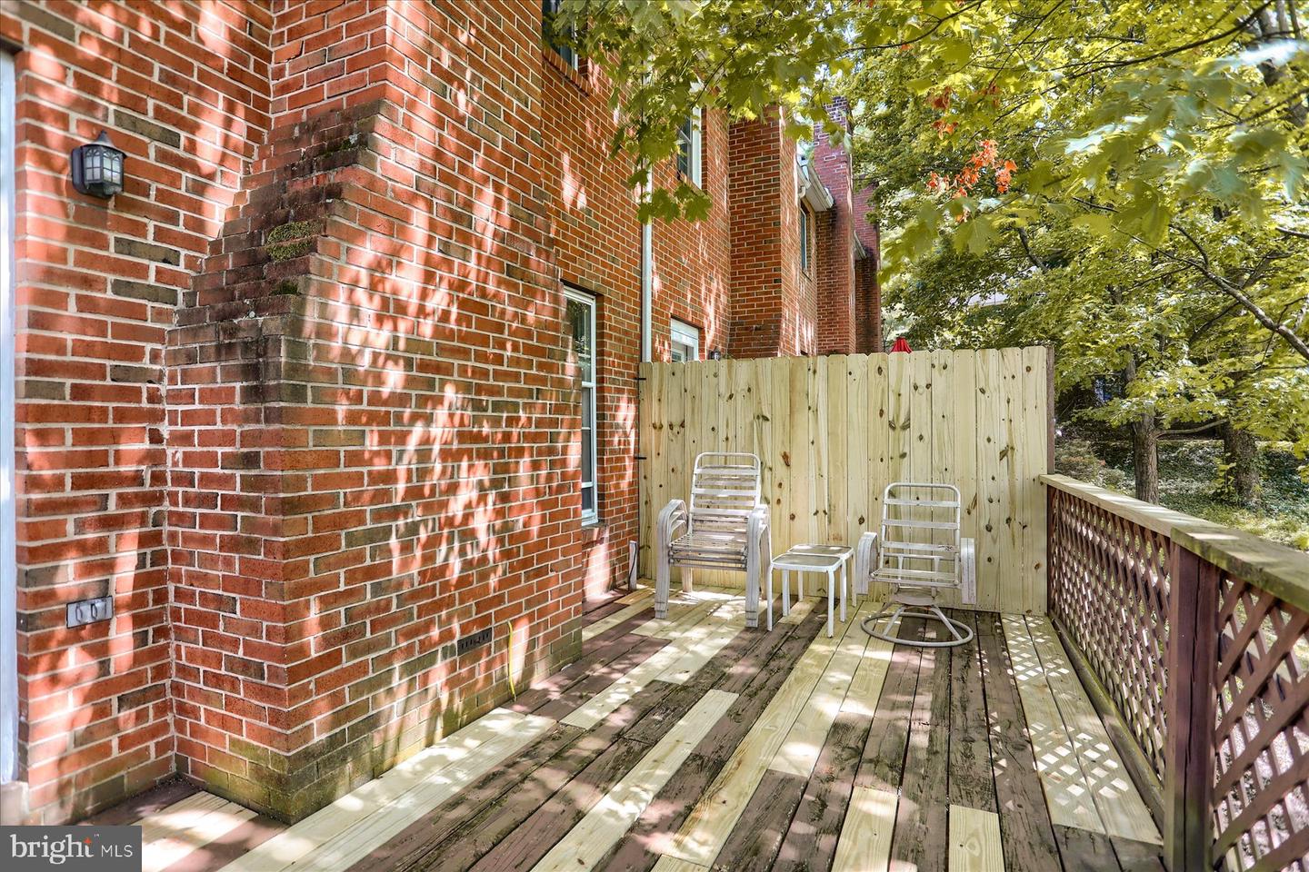 18 Fairfax Vlg Property Photo 22