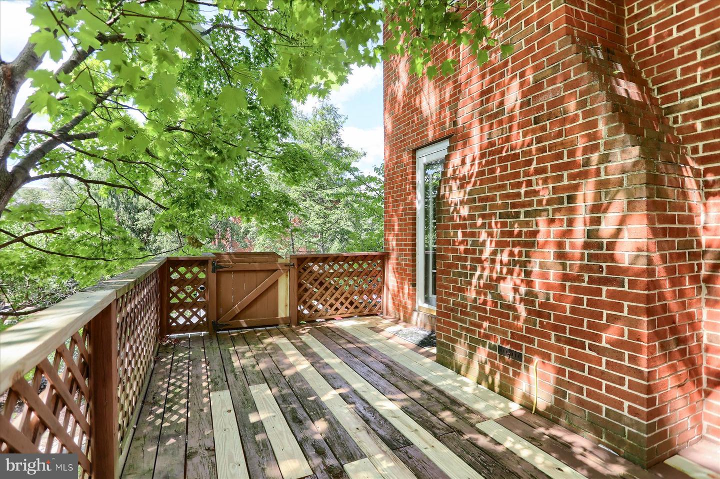 18 Fairfax Vlg Property Photo 23
