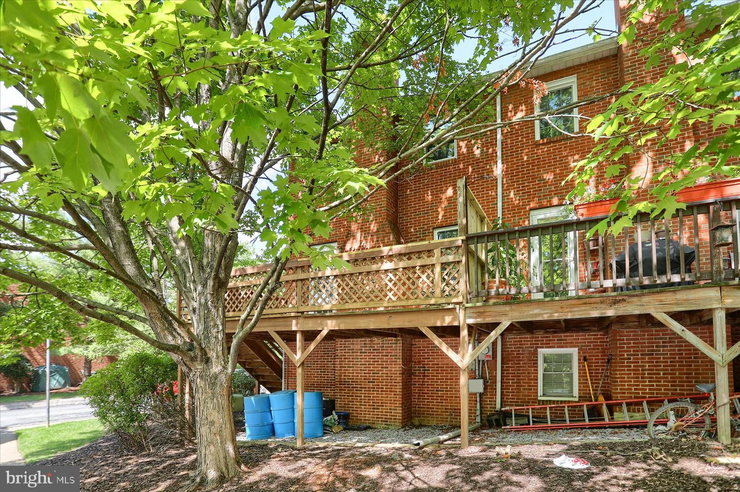 18 Fairfax Vlg Property Photo 25