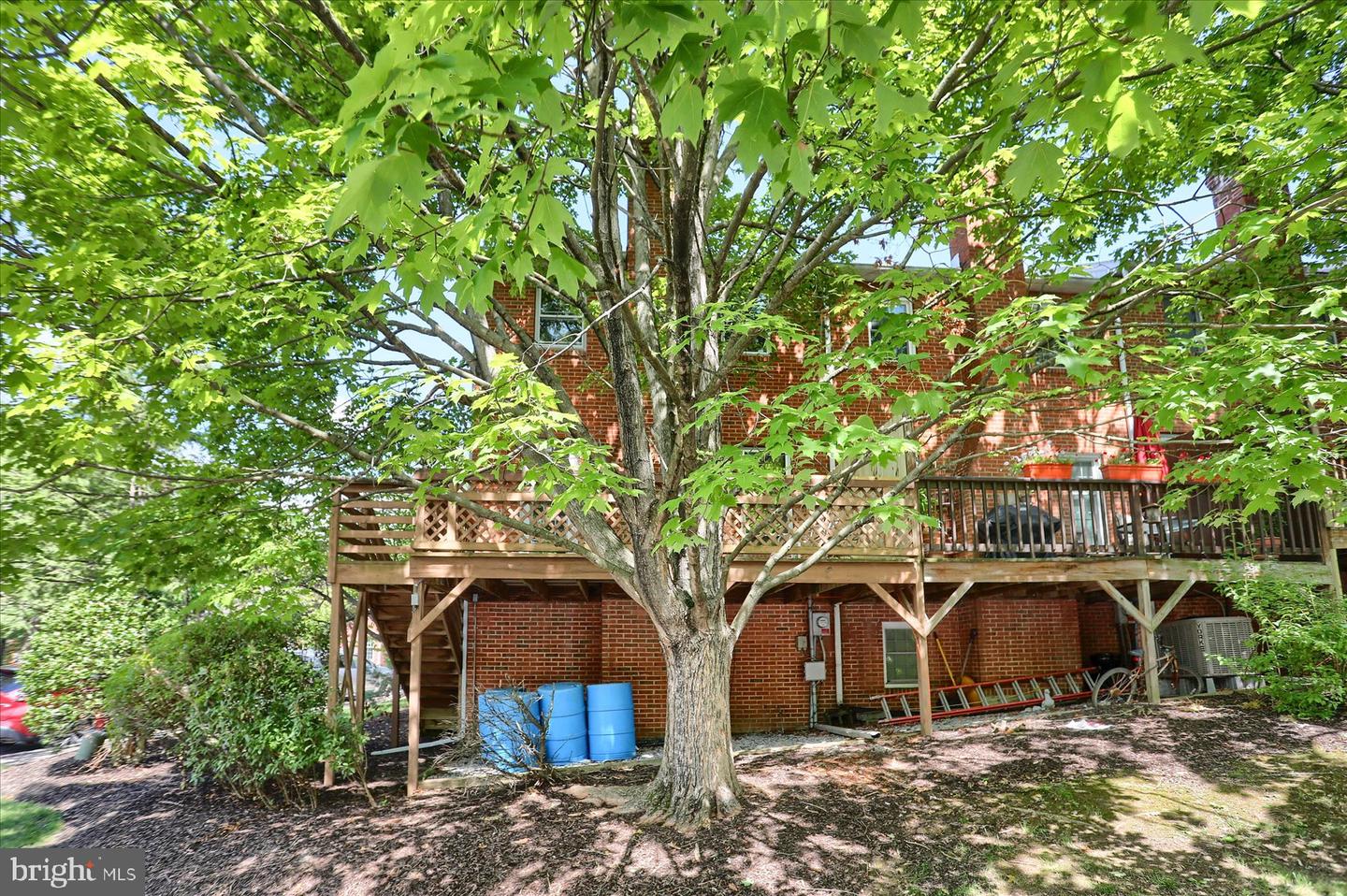 18 Fairfax Vlg Property Photo 26