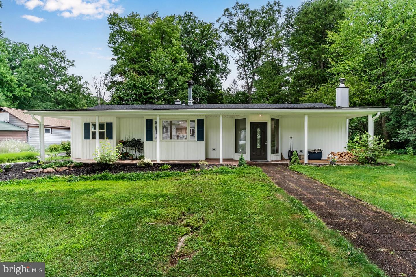 1713 Laurel Rd Property Photo 1
