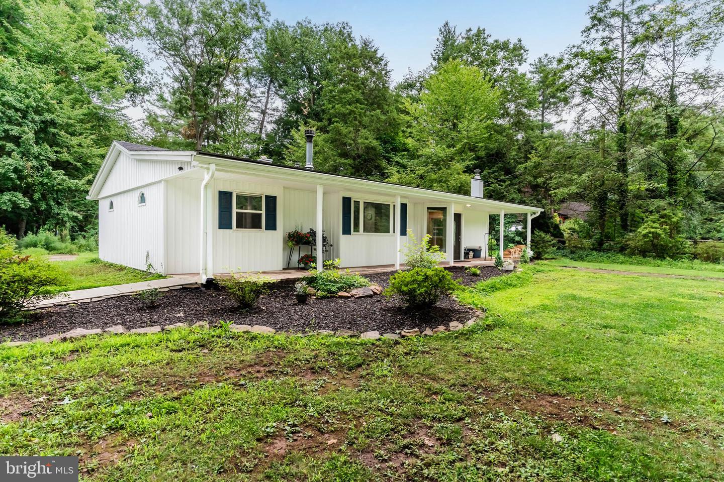 1713 Laurel Rd Property Photo 2
