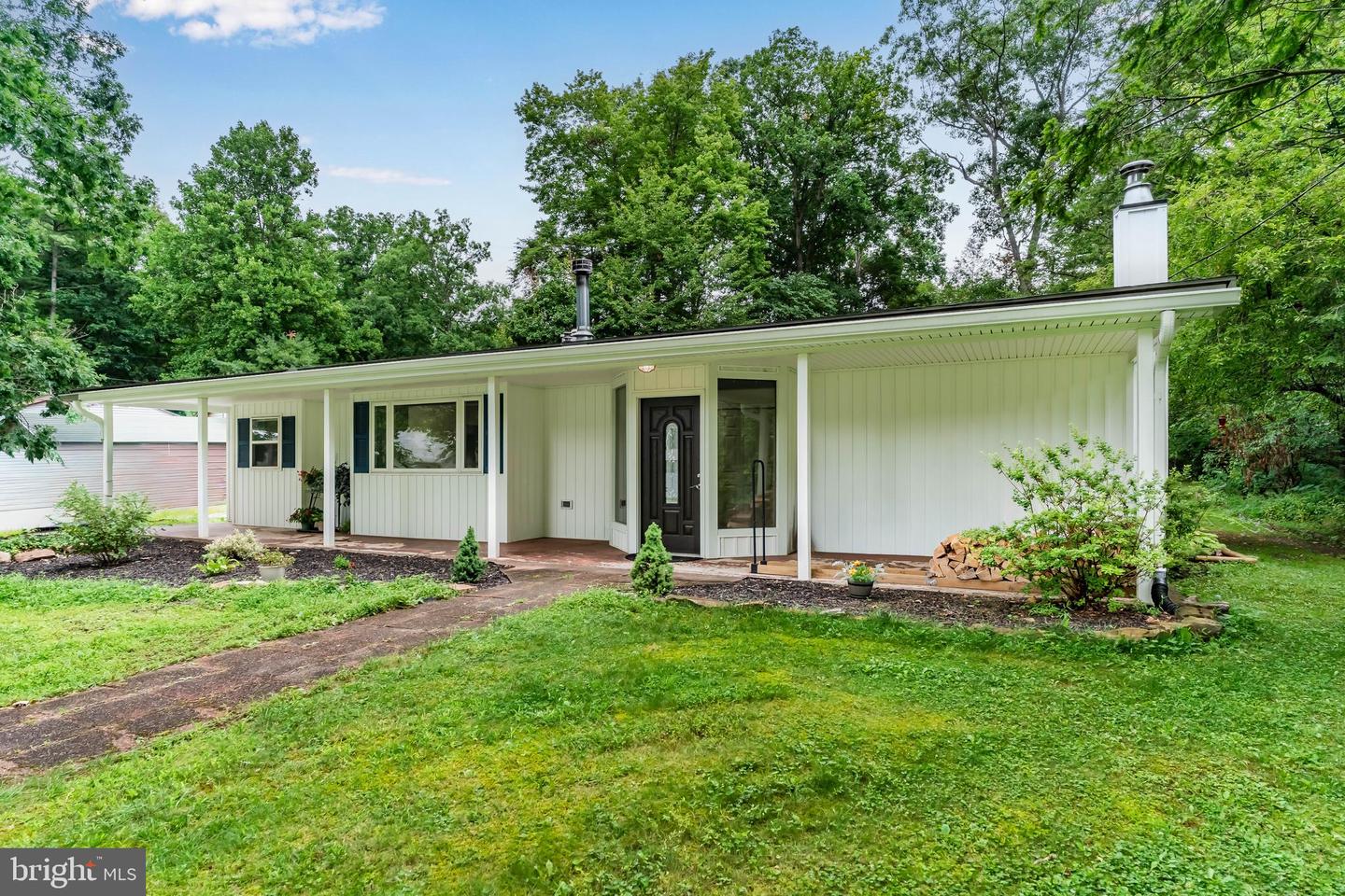 1713 Laurel Rd Property Photo 3