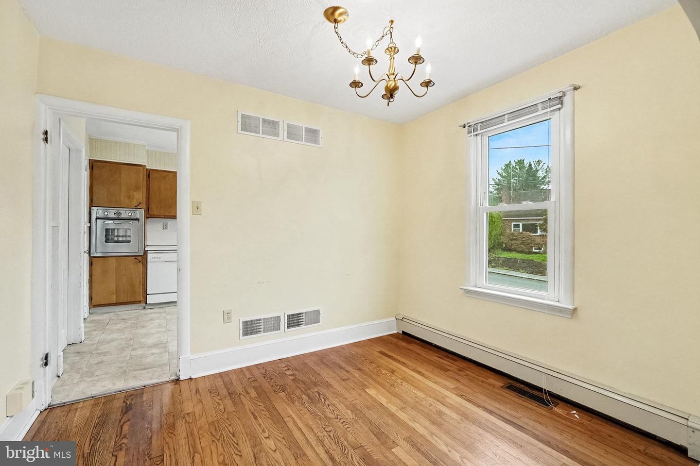 401 Wood St Property Photo 6