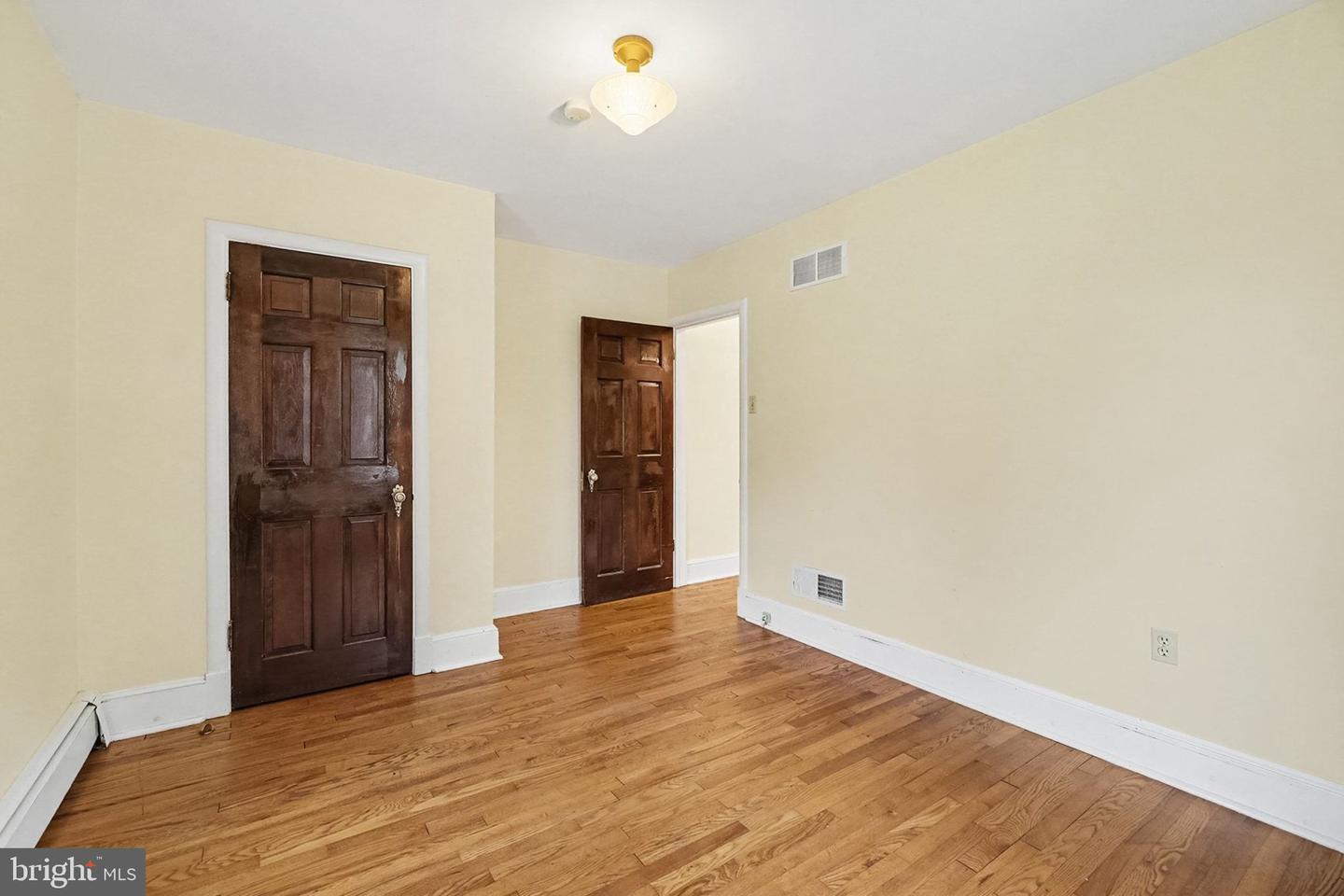 401 Wood St Property Photo 10