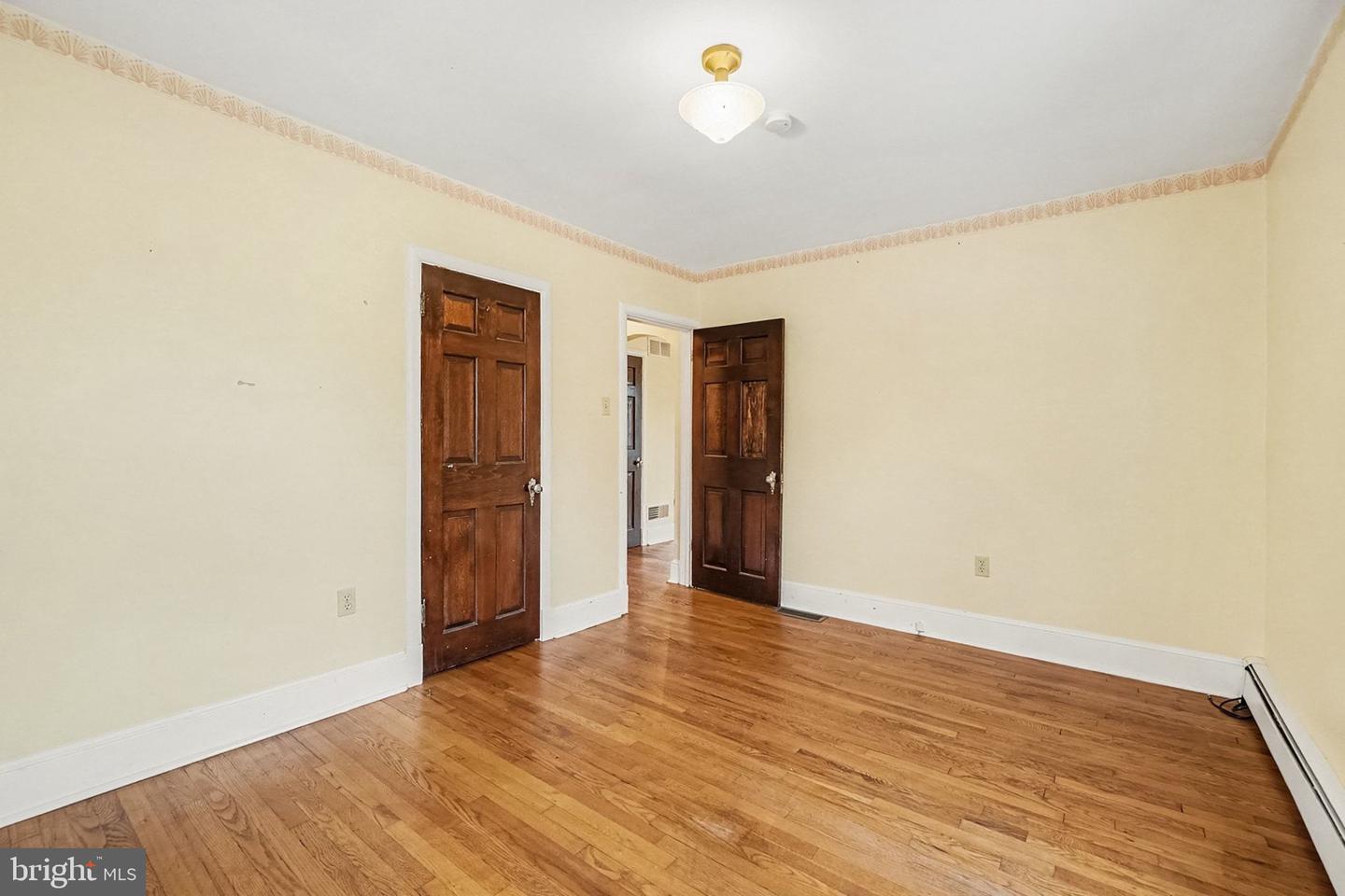 401 Wood St Property Photo 12