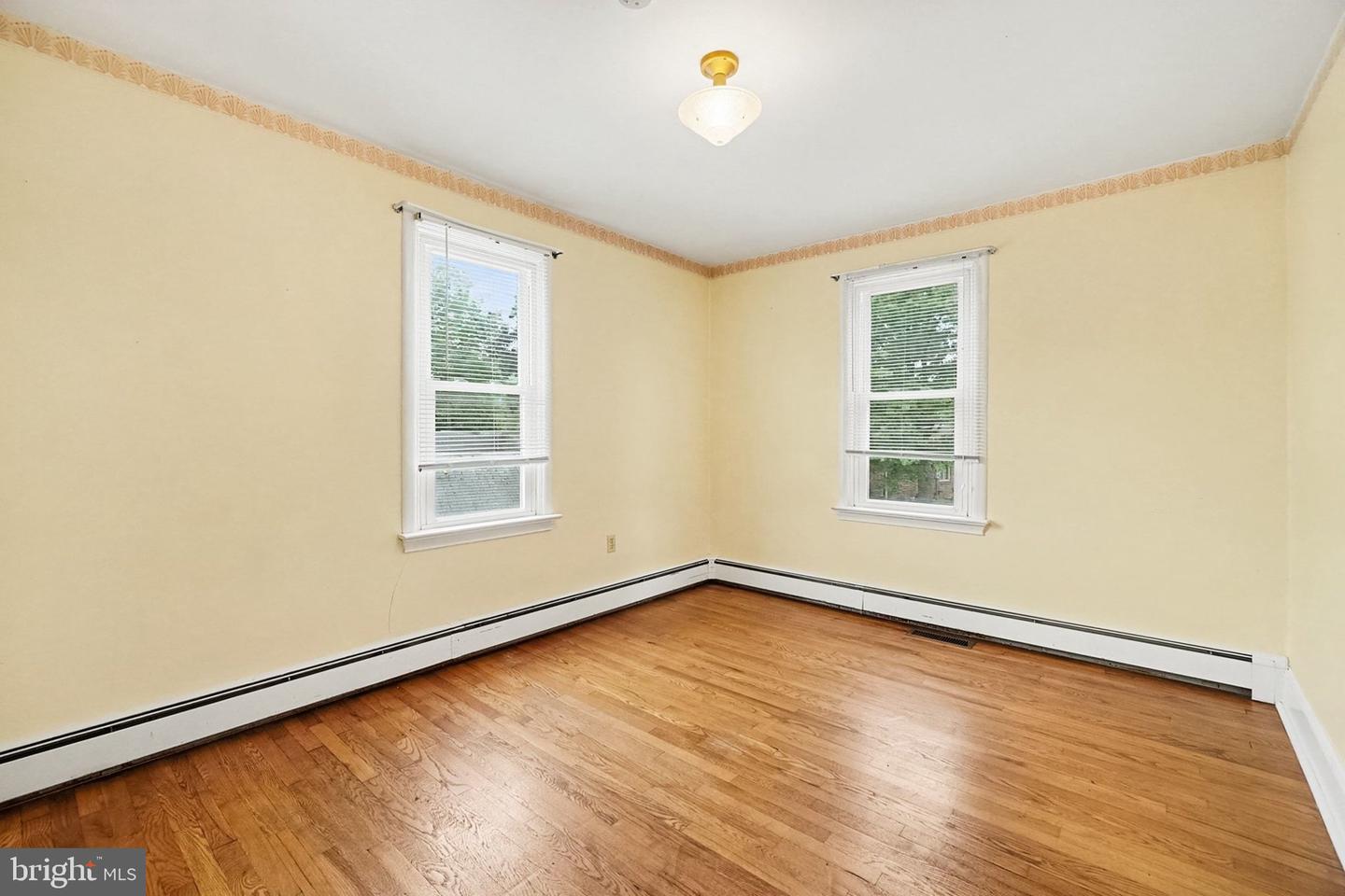 401 Wood St Property Photo 13