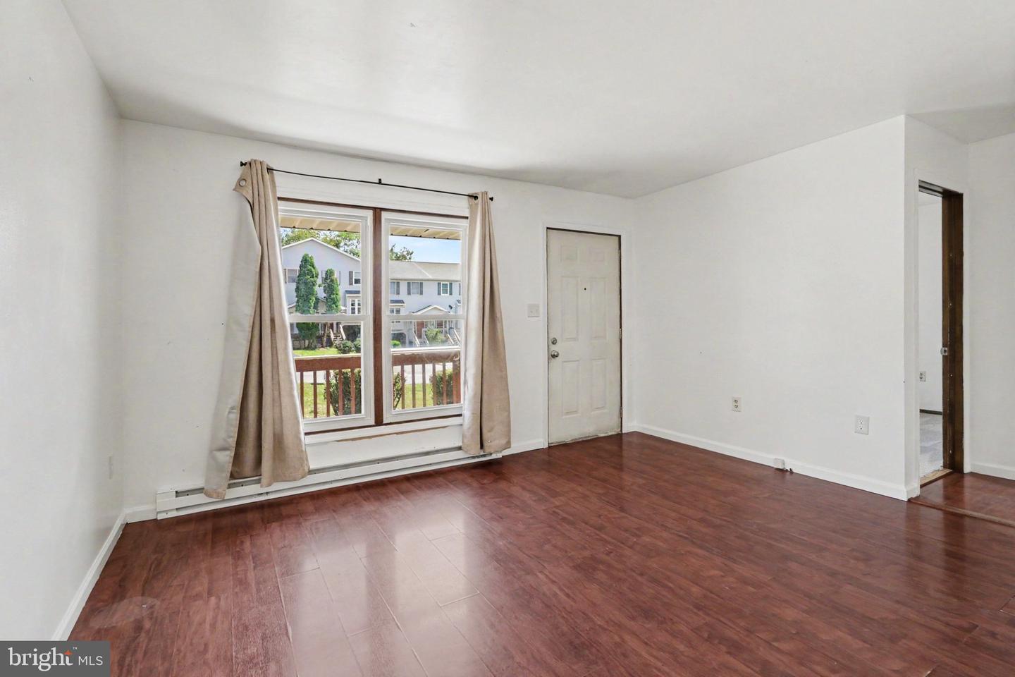250 Worcester Ave Property Photo 5