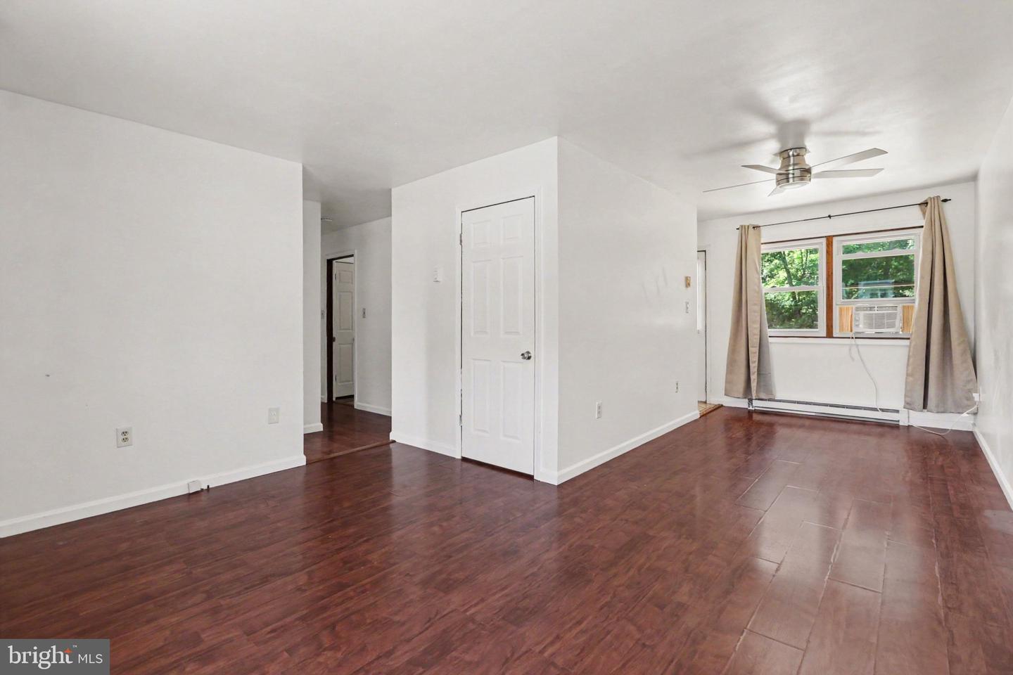 250 Worcester Ave Property Photo 7