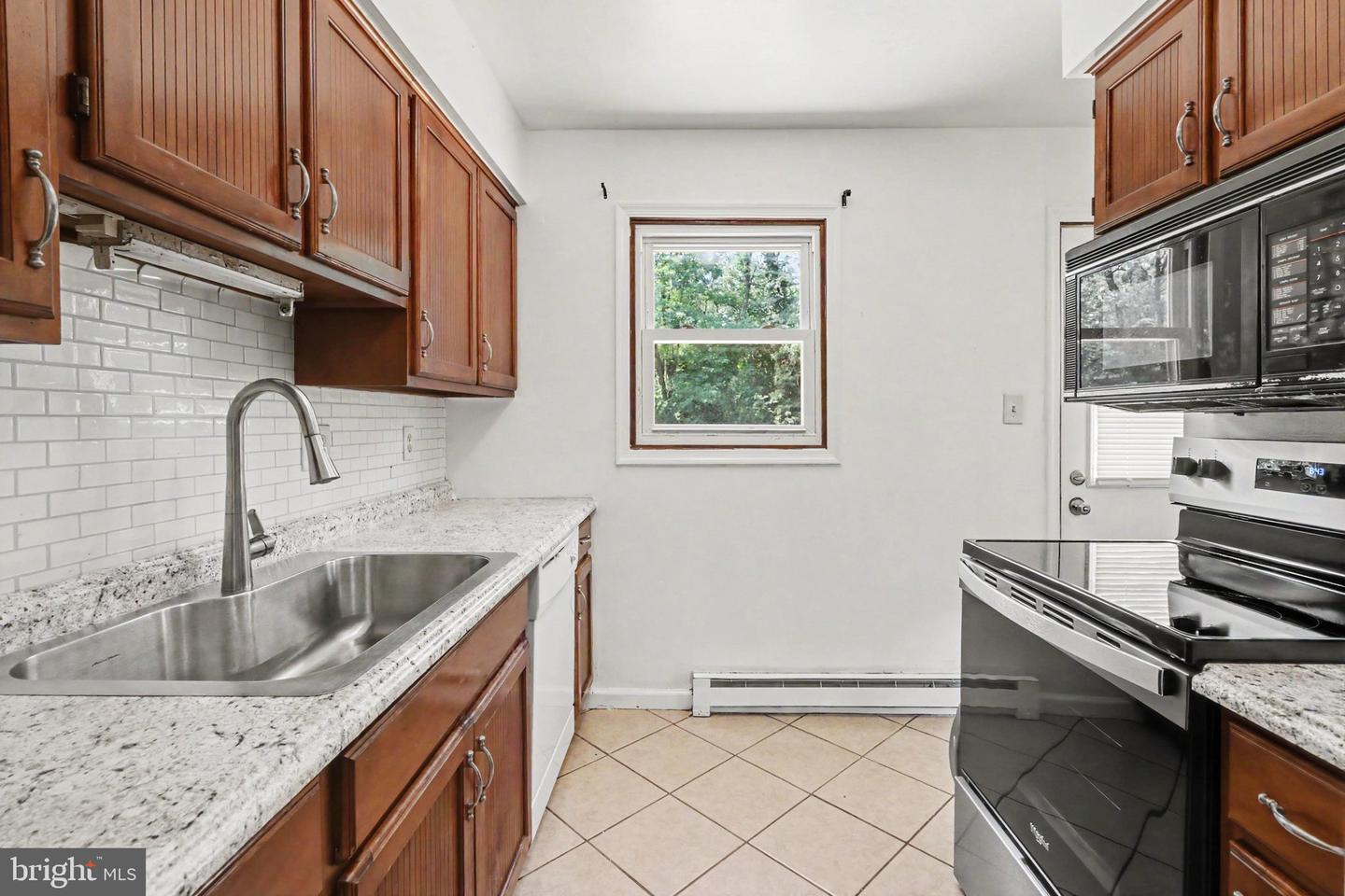 250 Worcester Ave Property Photo 12