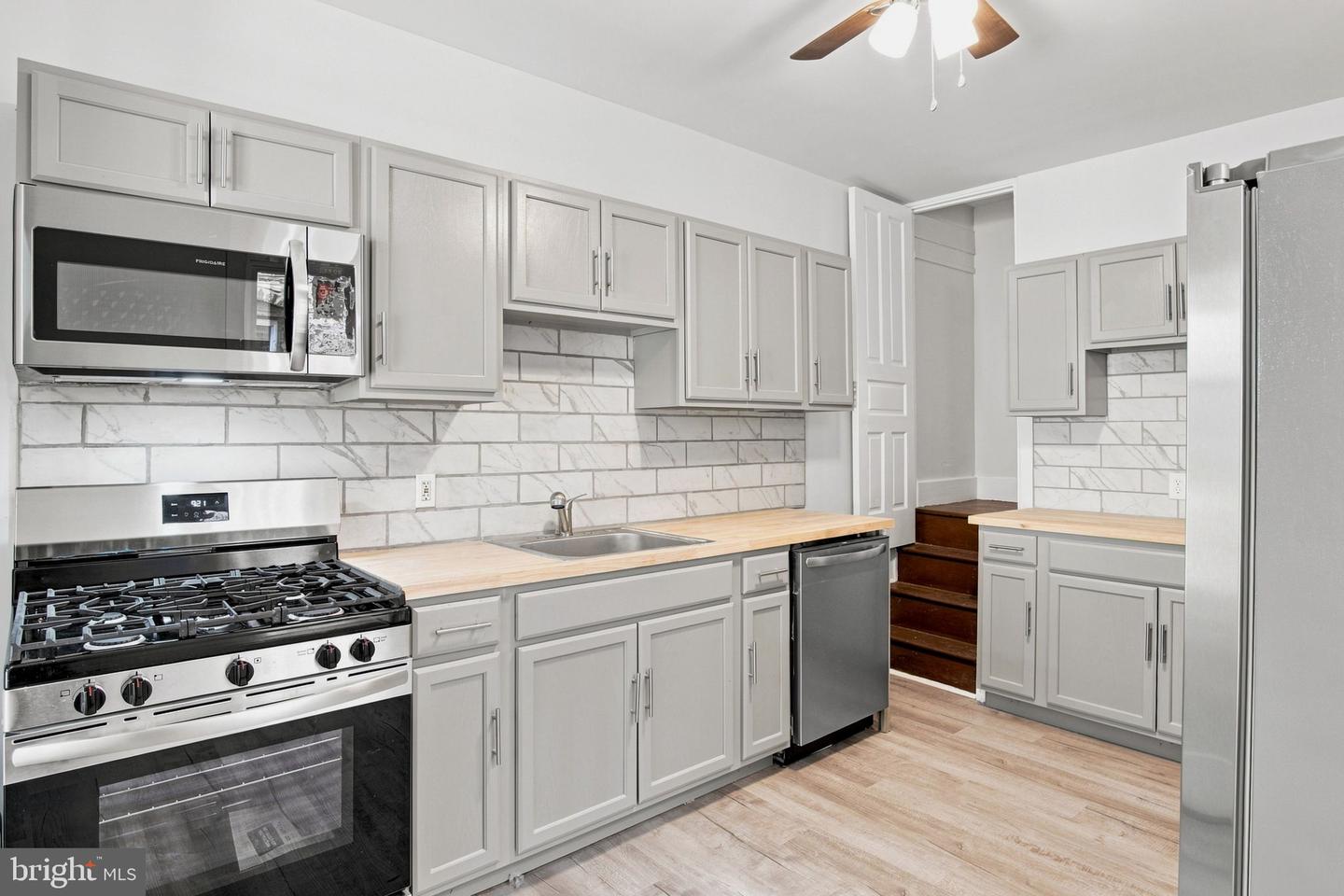 548 Camp St Property Photo 4