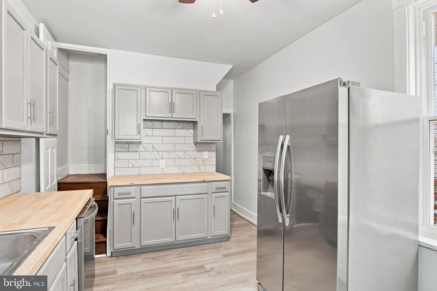 548 Camp St Property Photo 6