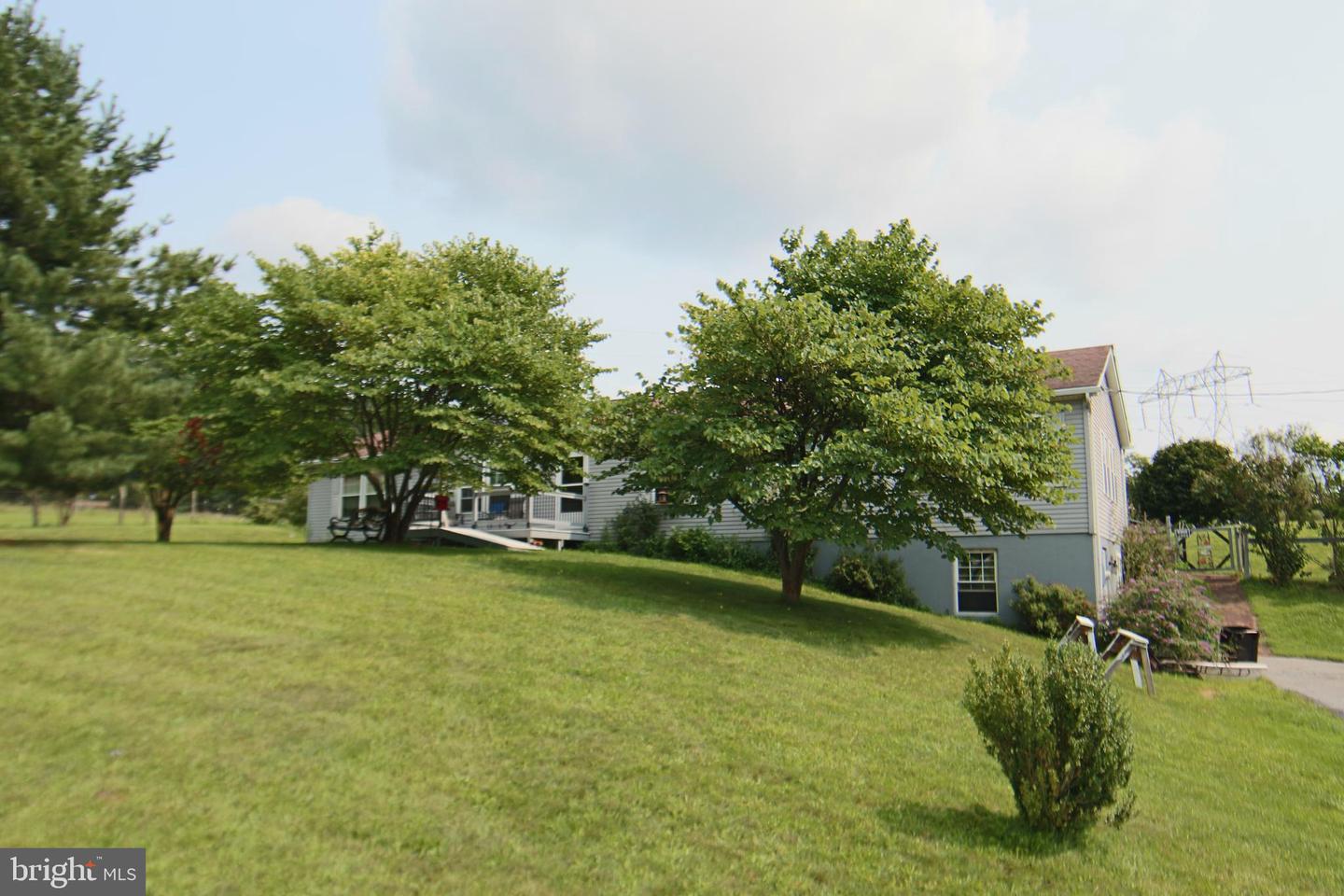 2151 Parkway West Property Photo 1