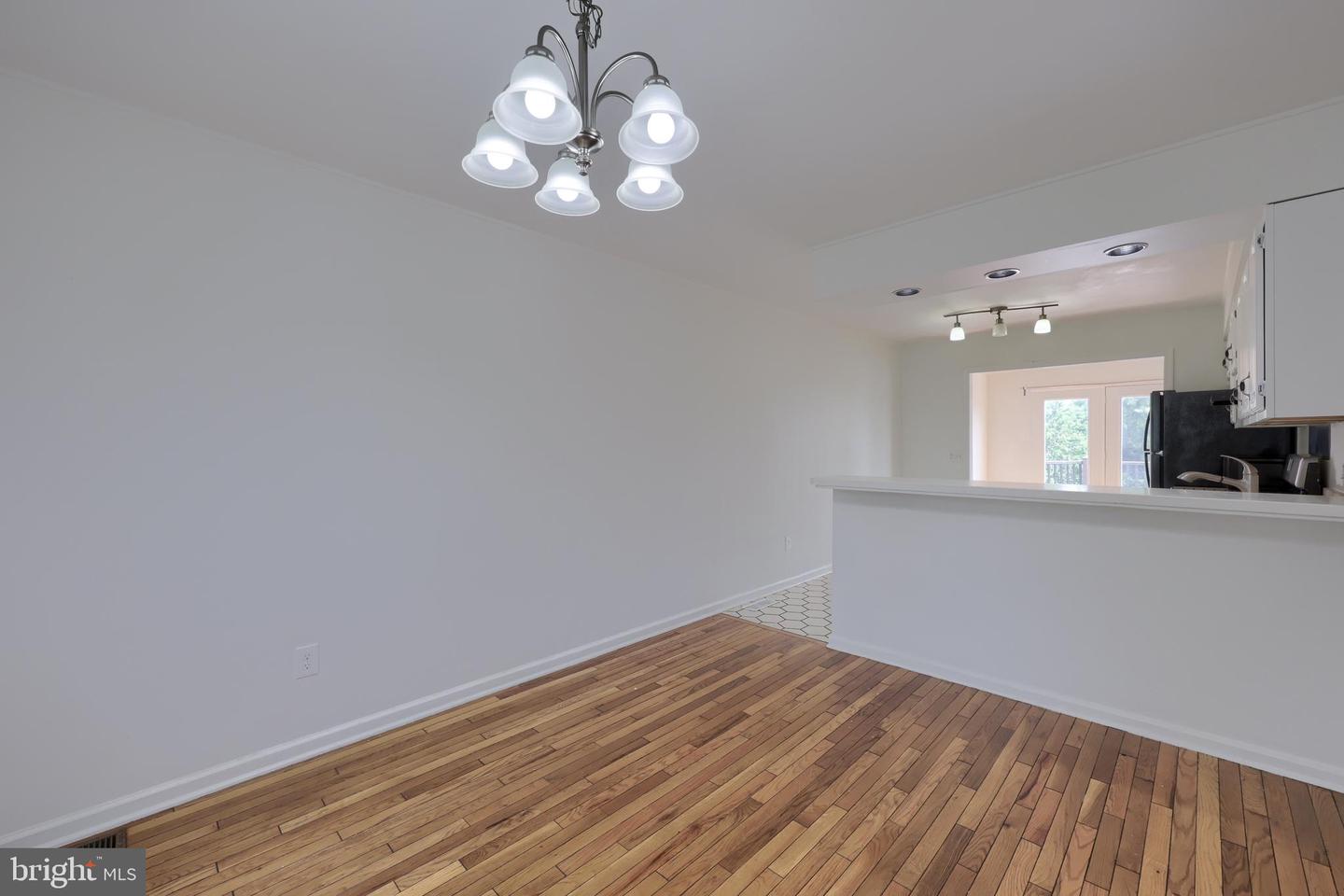 1091 Country Hill Dr Property Photo 5