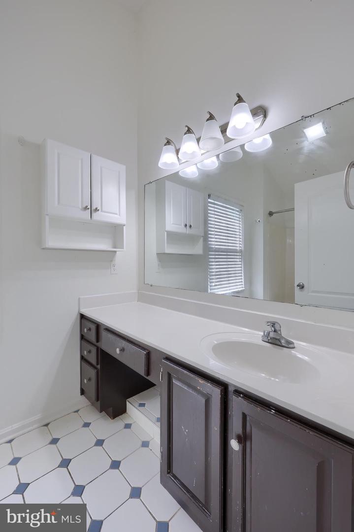 1091 Country Hill Dr Property Photo 17