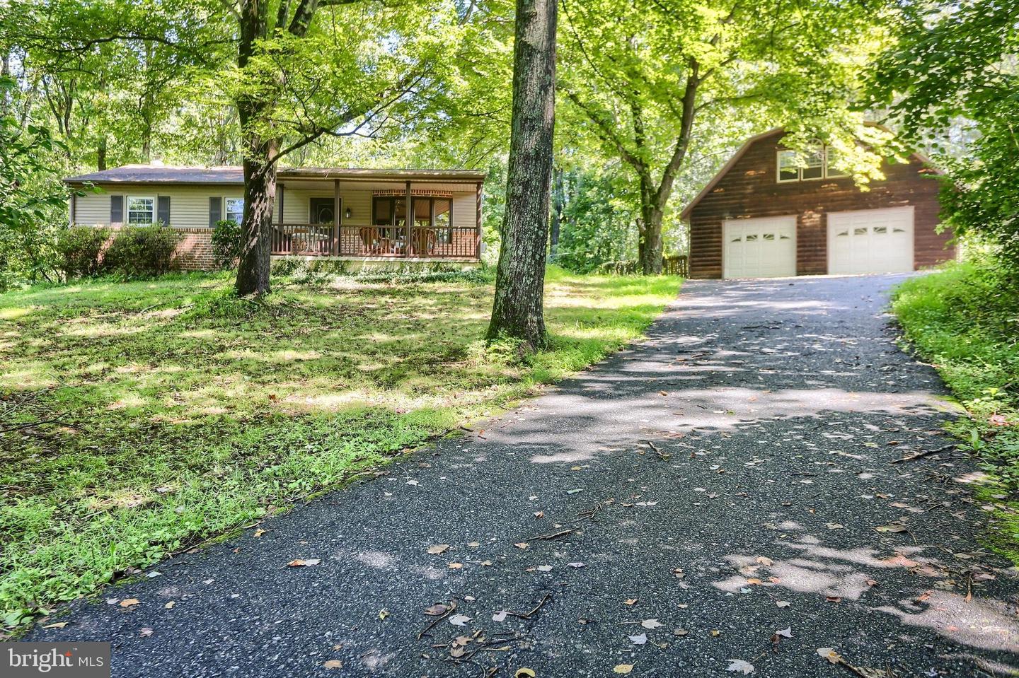 1121 Victor Ln Property Photo 1
