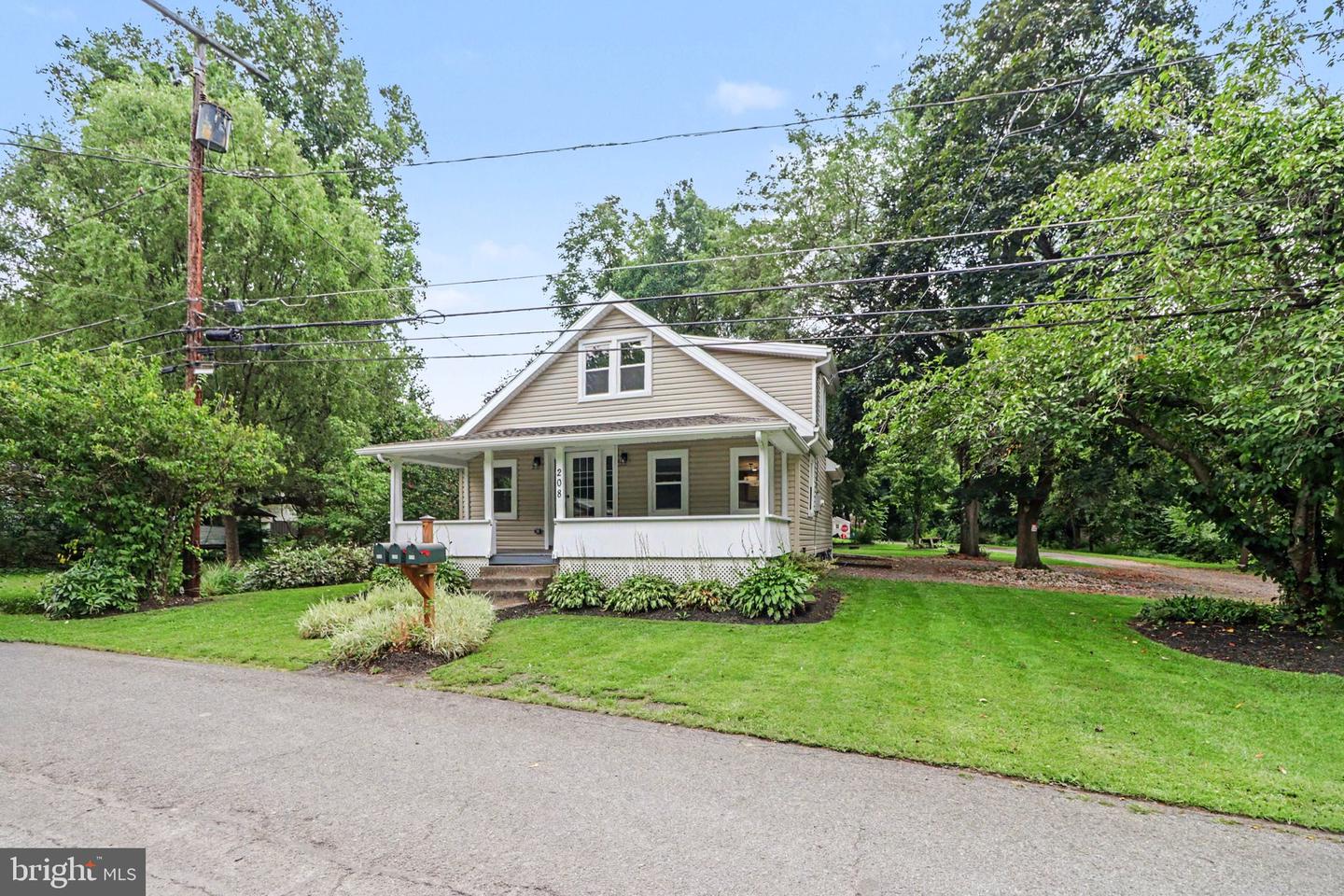 208 Pearl St Property Photo 2