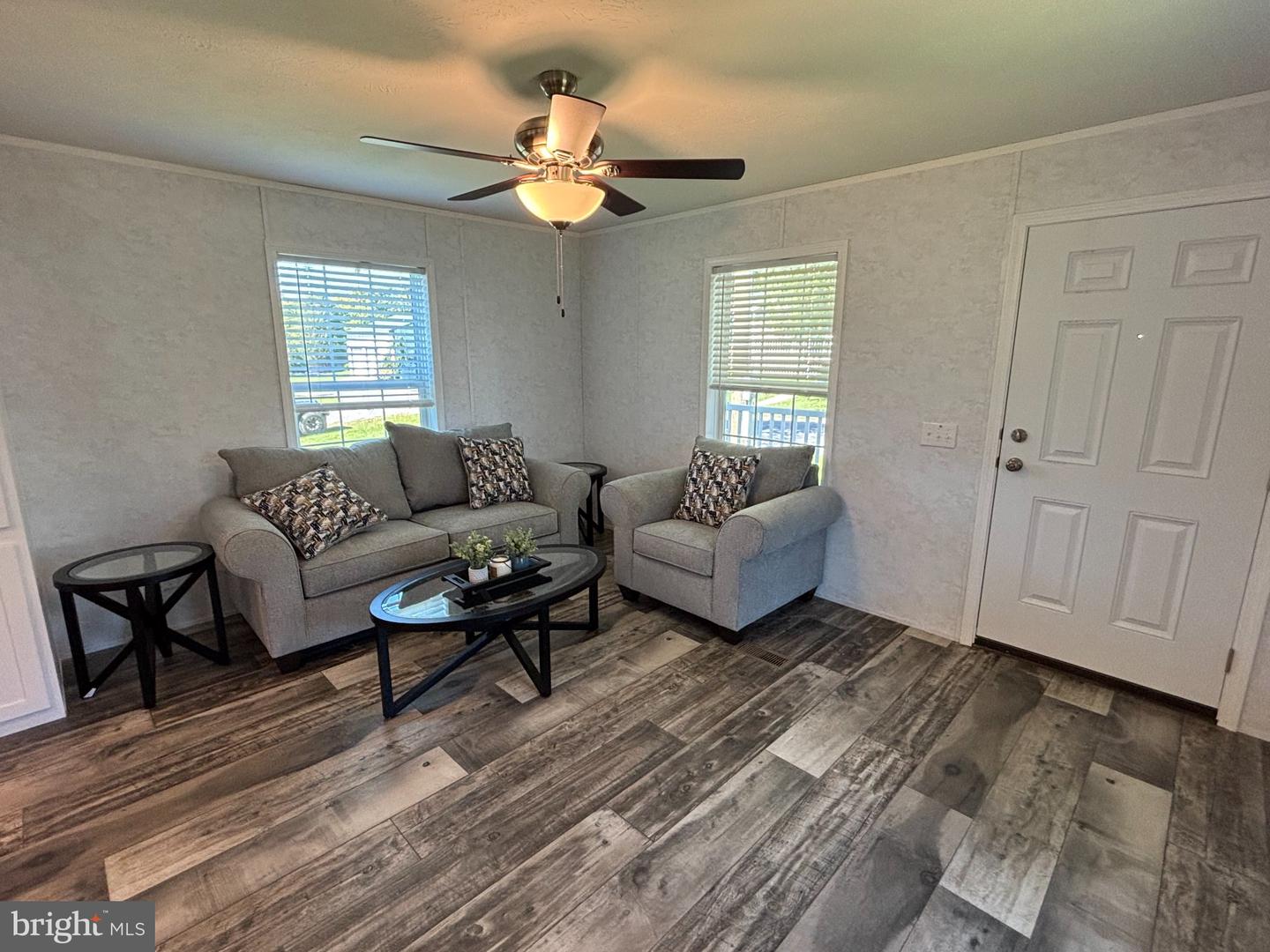 453 E Market St Property Photo 5
