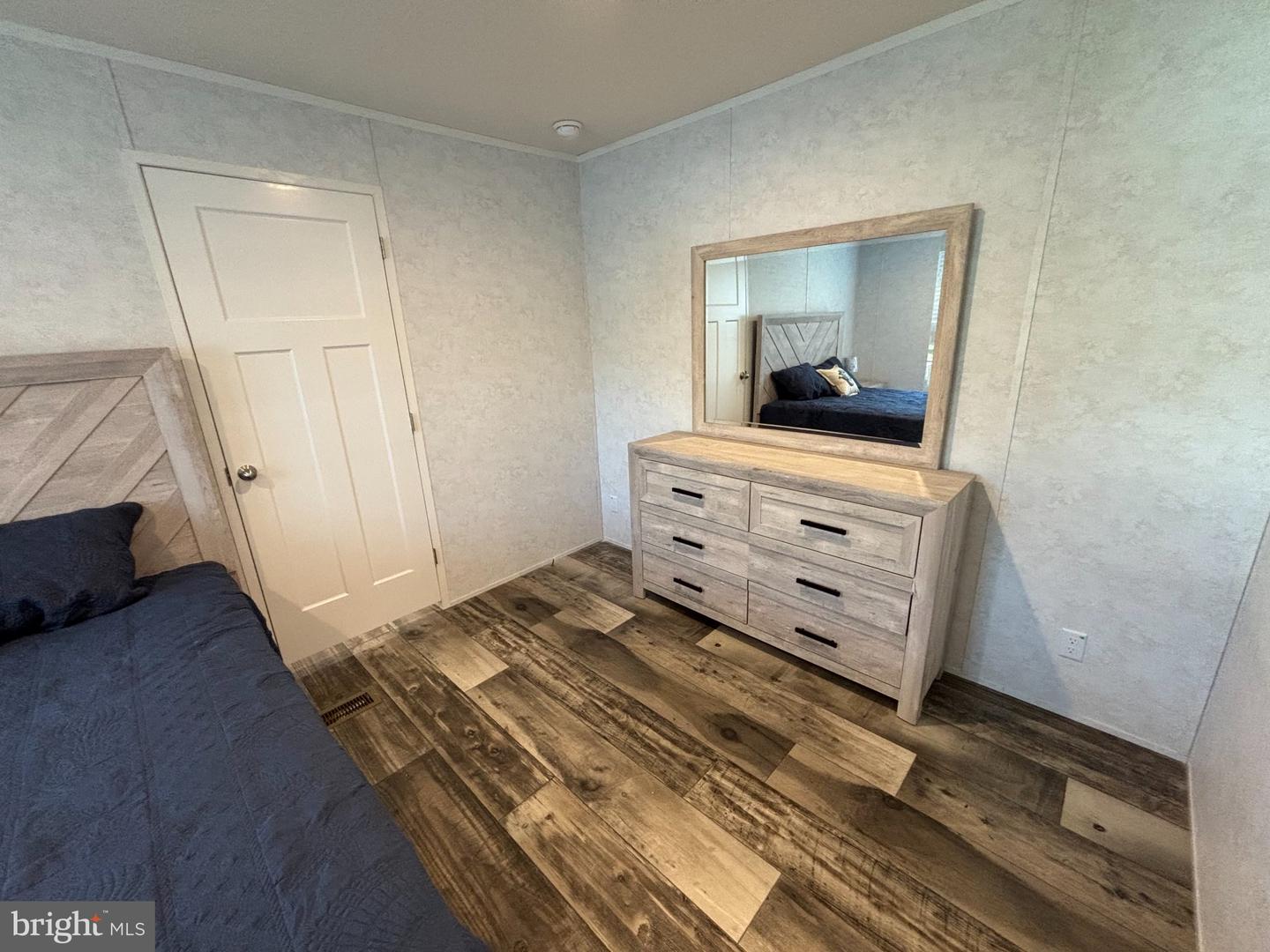 453 E Market St Property Photo 6