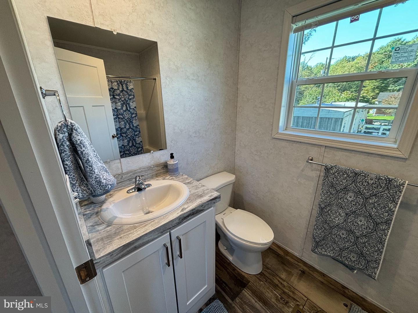 453 E Market St Property Photo 8