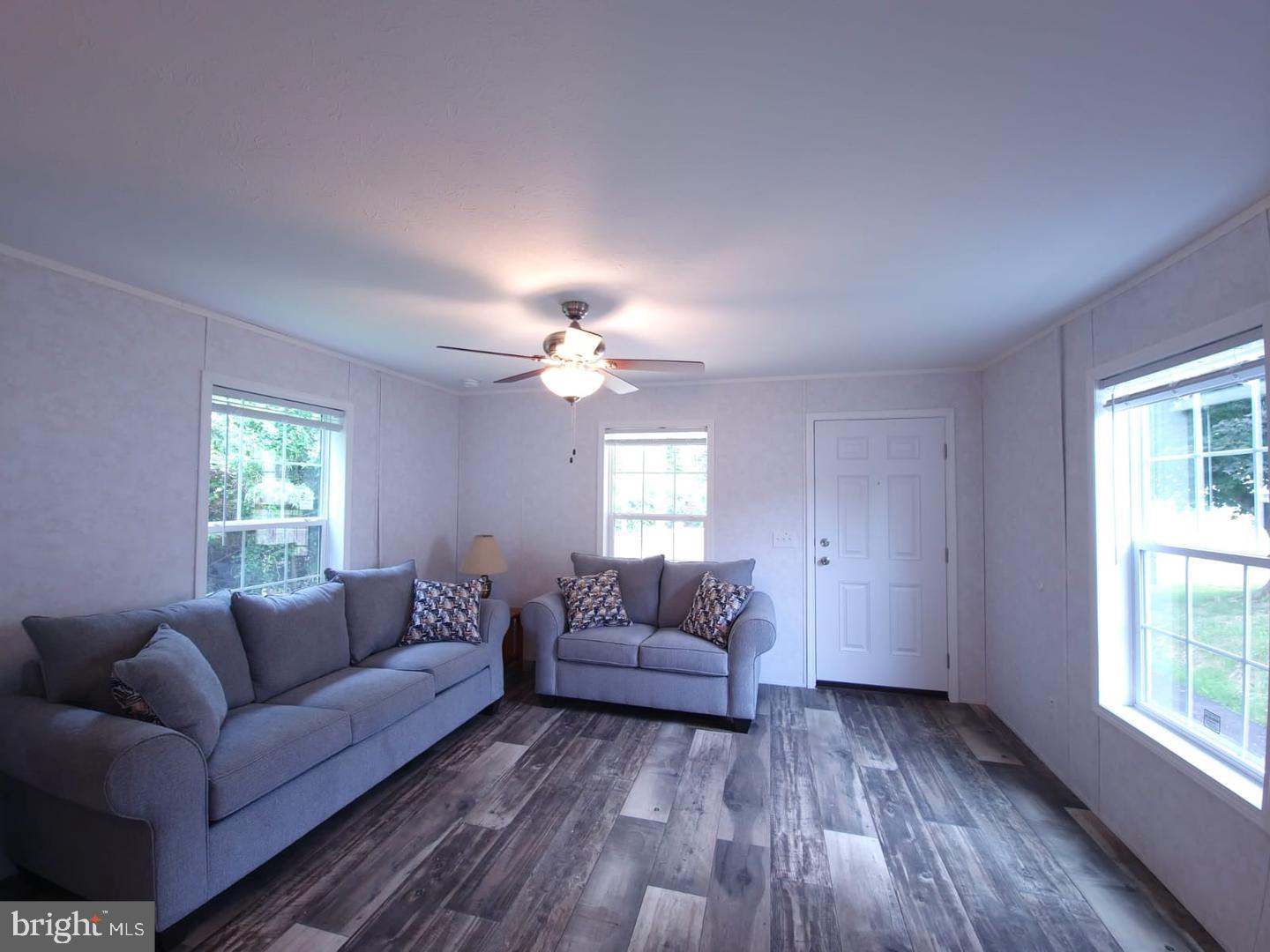 453 E Market St Property Photo 21