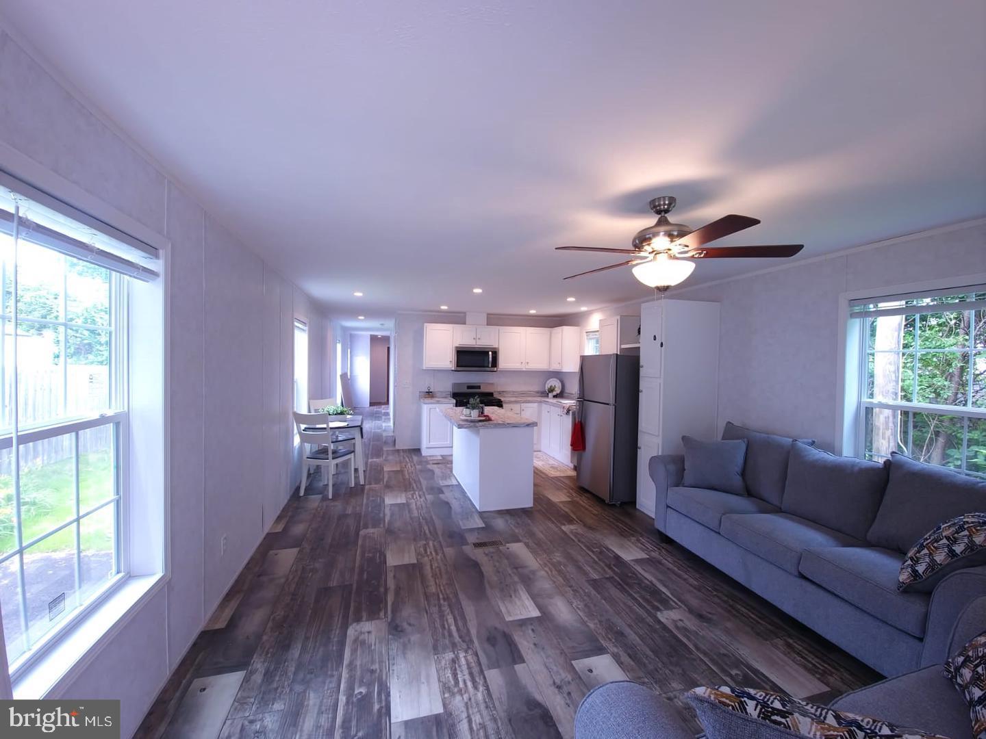 453 E Market St Property Photo 23