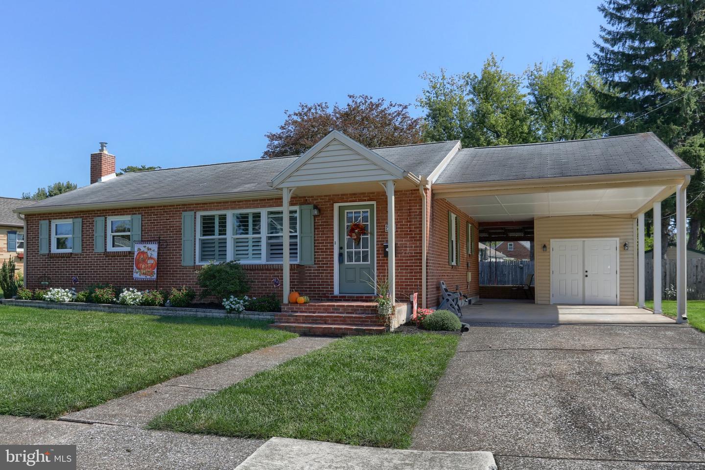 74 Runyon Rd Property Photo 1