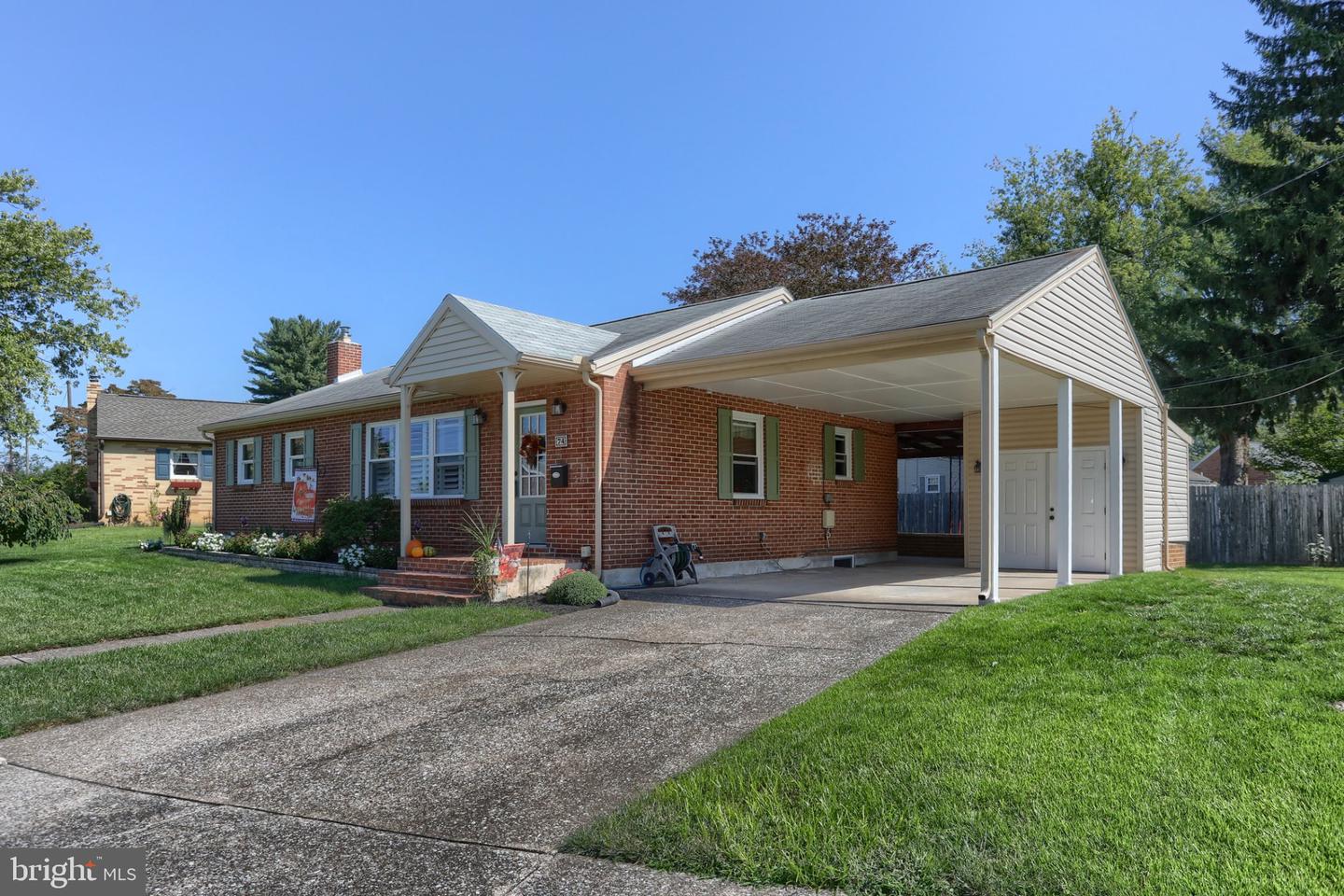 74 Runyon Rd Property Photo 2