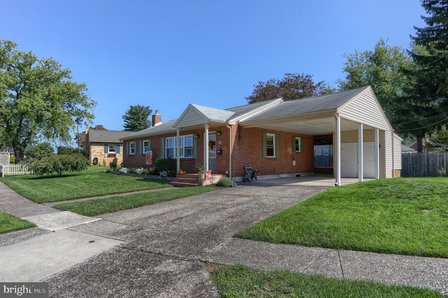 74 Runyon Rd Property Photo 3