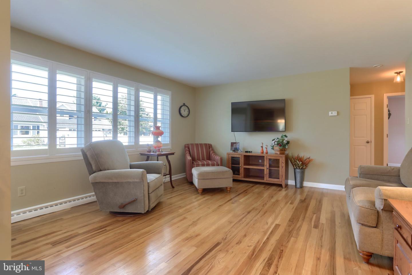 74 Runyon Rd Property Photo 8