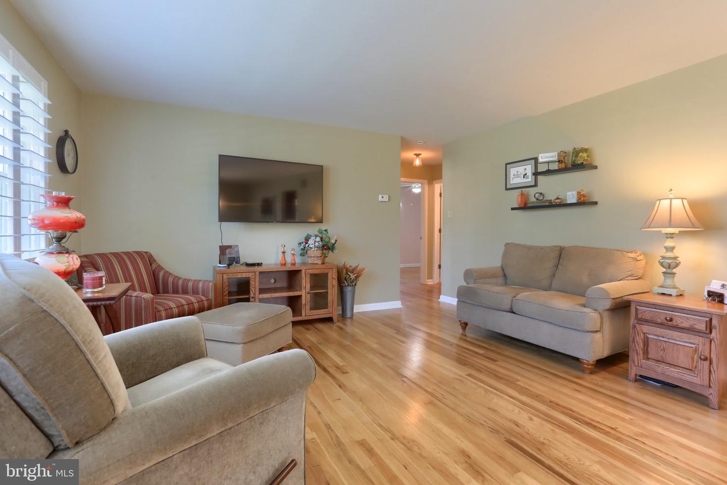 74 Runyon Rd Property Photo 9