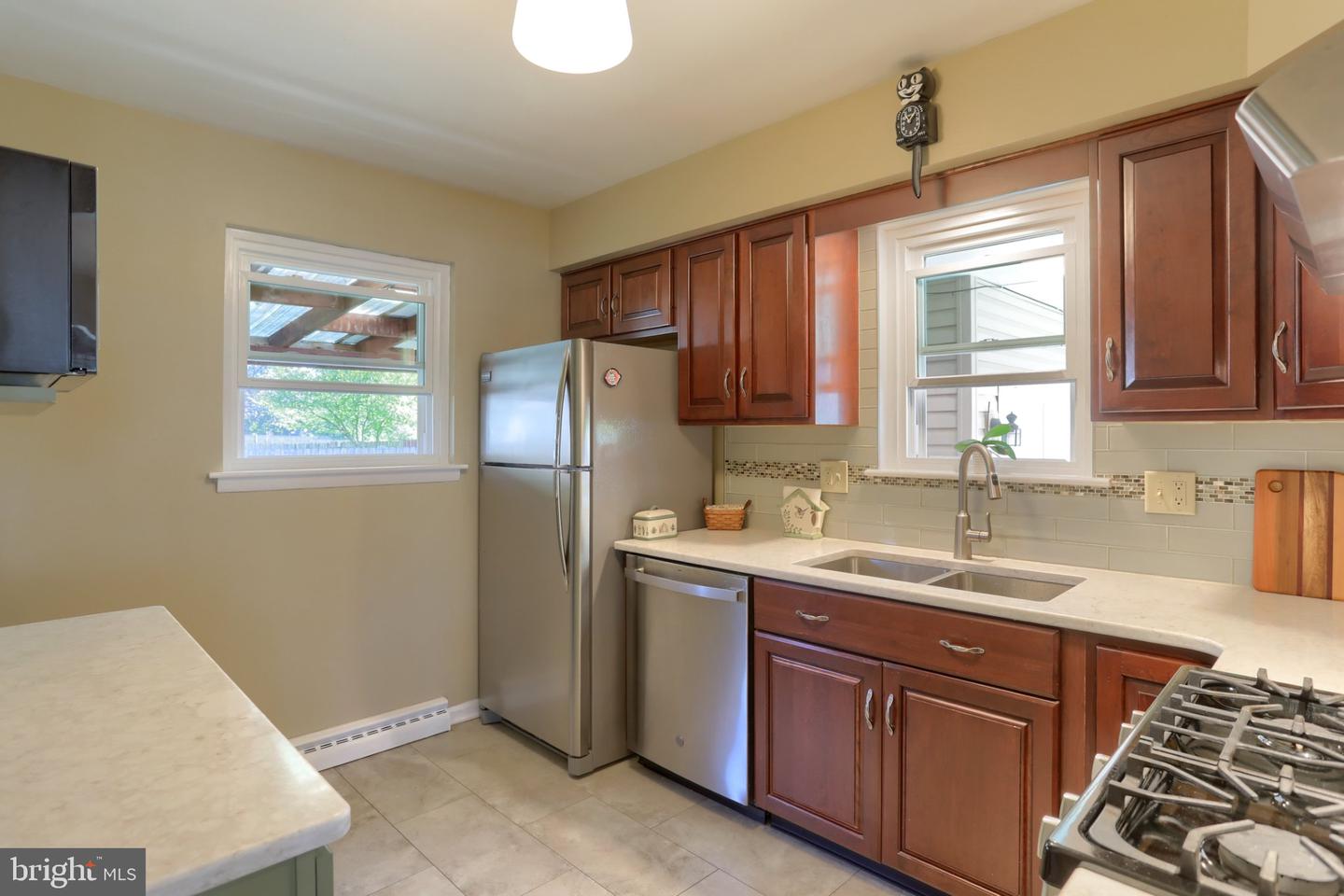 74 Runyon Rd Property Photo 14