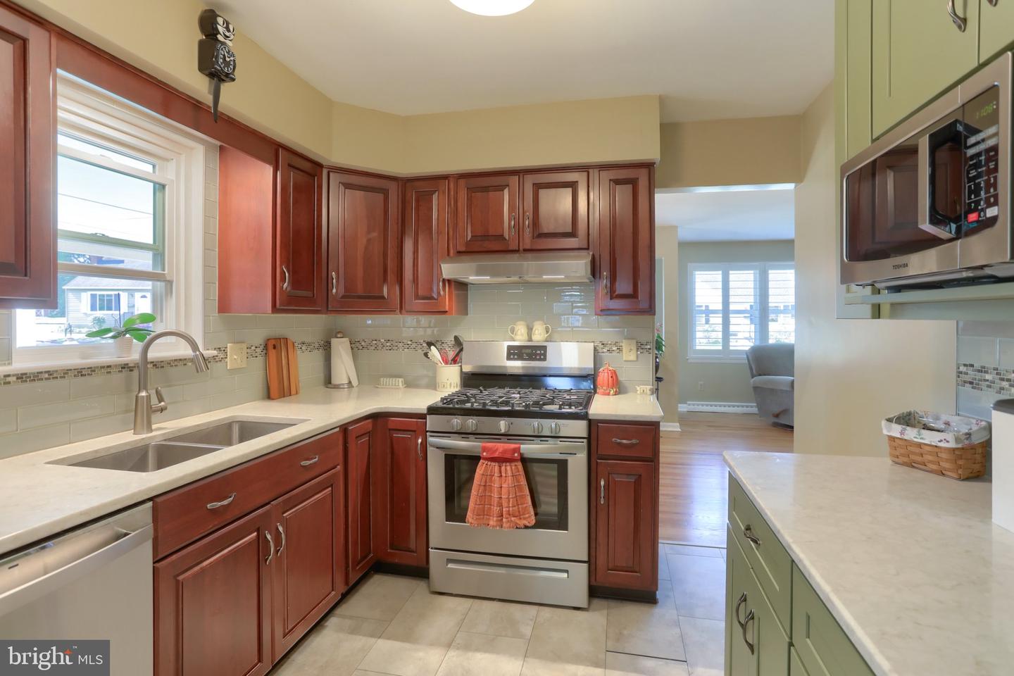 74 Runyon Rd Property Photo 16