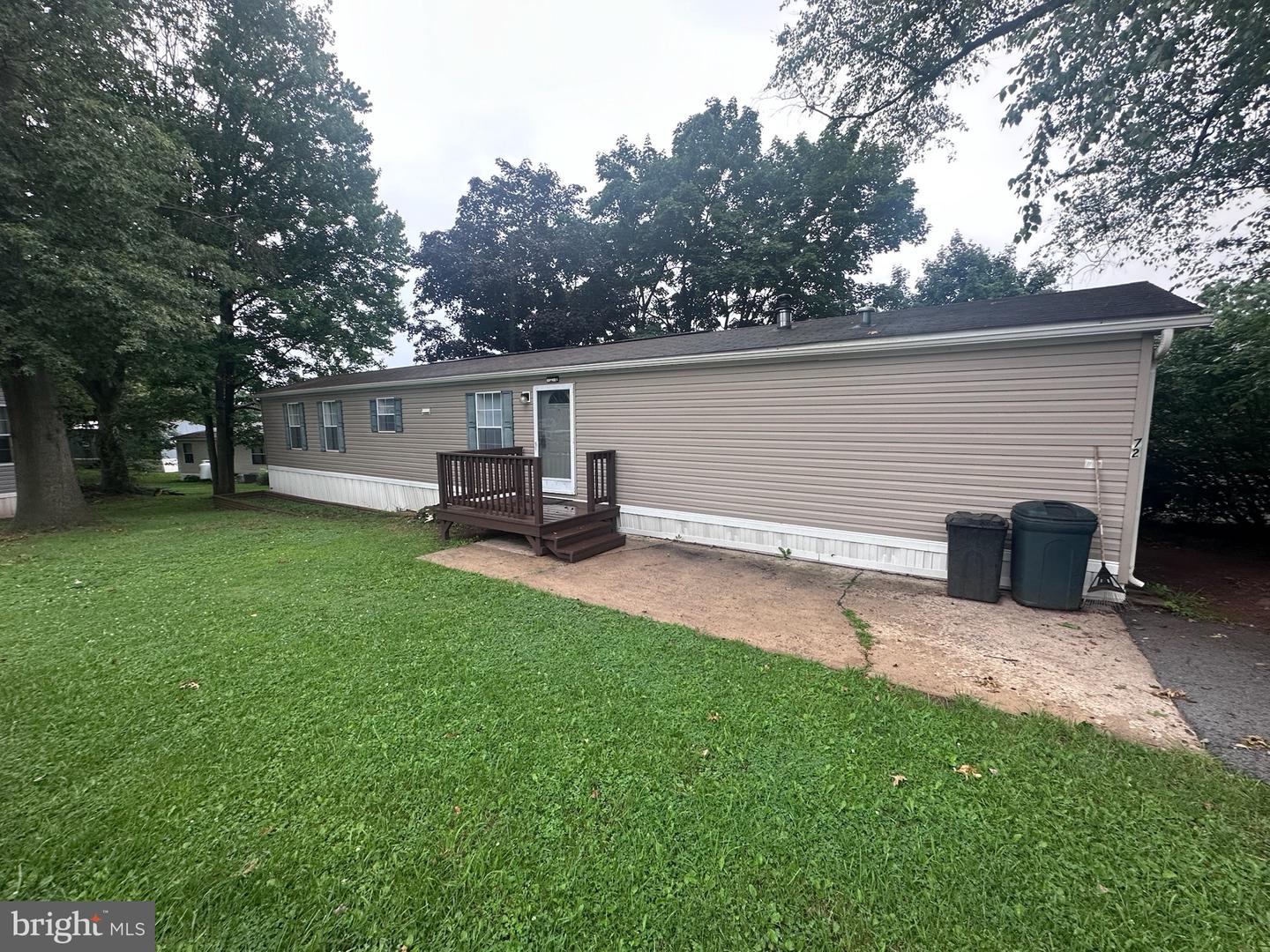 72 Oak Knoll Est Property Photo 1