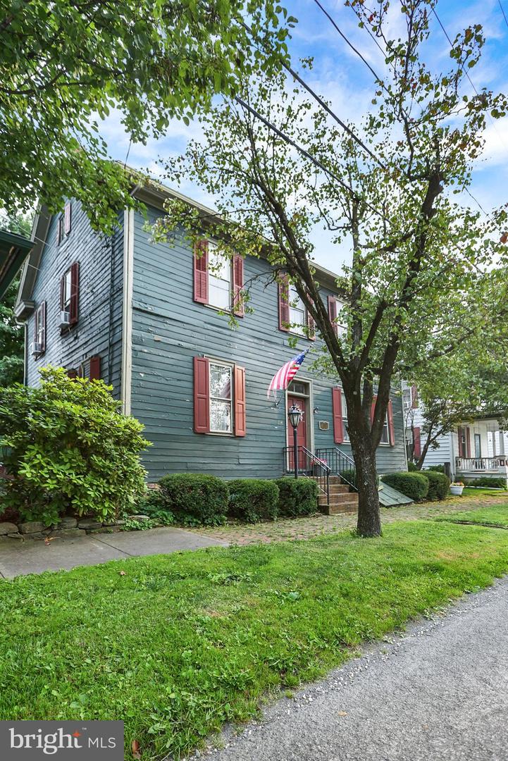 114 E Market St Property Photo 2