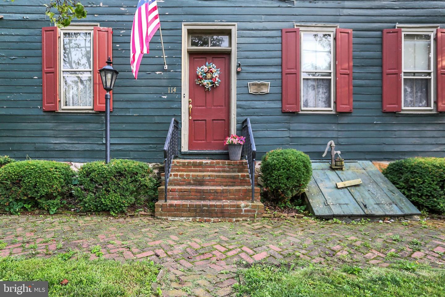 114 E Market St Property Photo 4