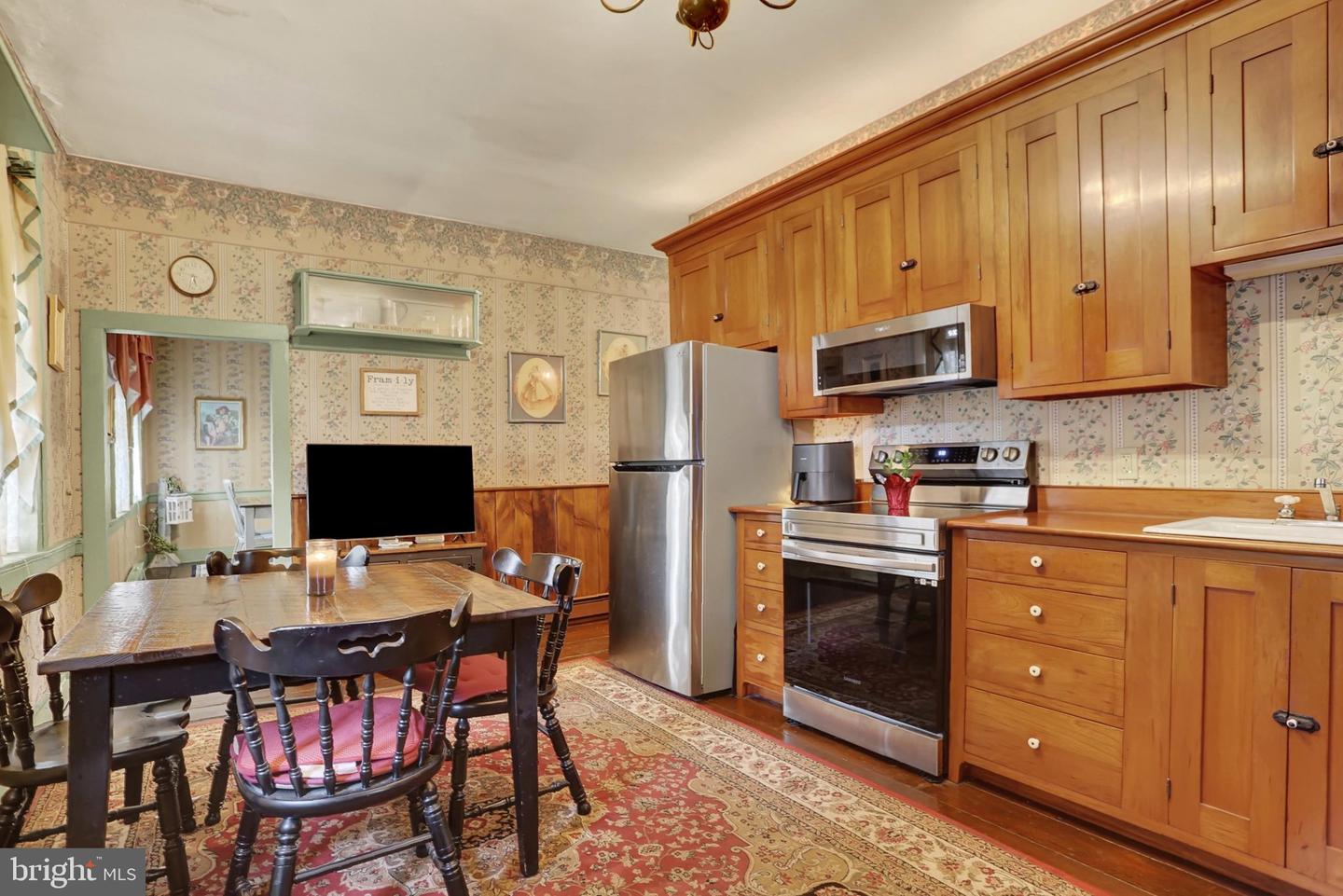 114 E Market St Property Photo 18