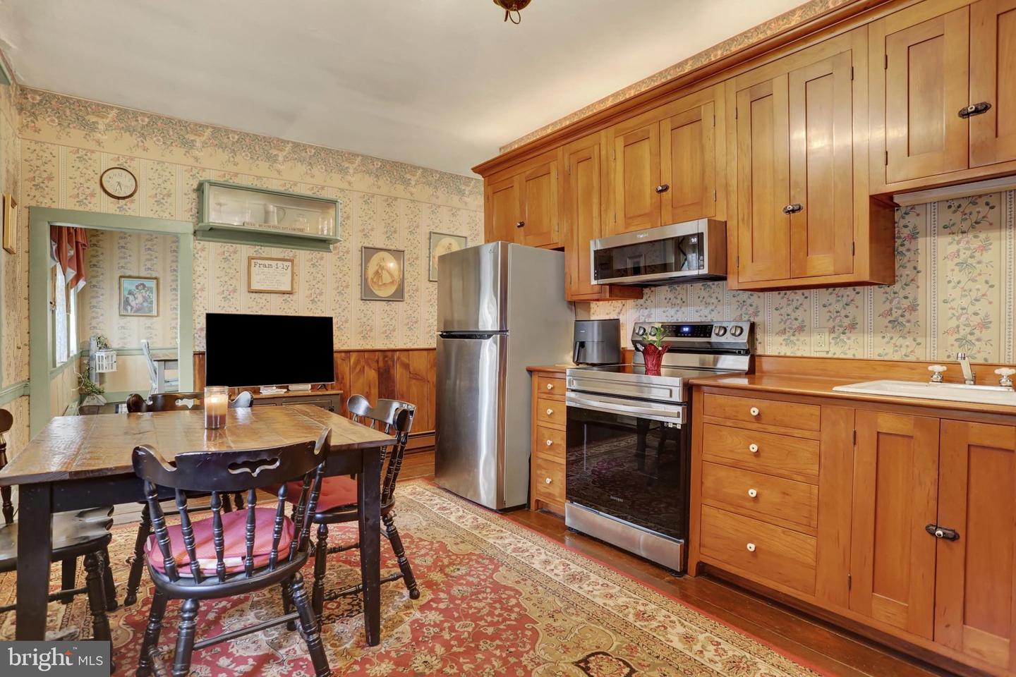 114 E Market St Property Photo 19